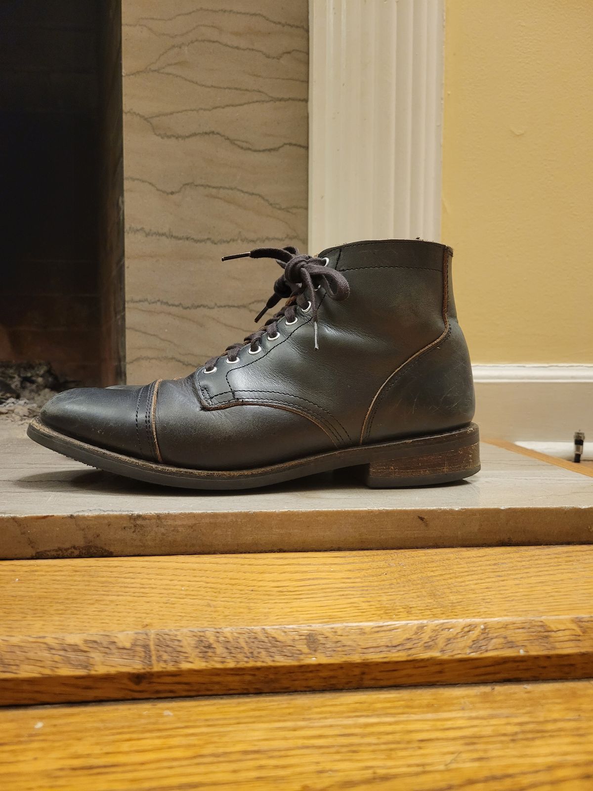 Photo by cherninHVAC on February 6, 2023 of the Thursday Vanguard in Horween Indigo Chromexcel.