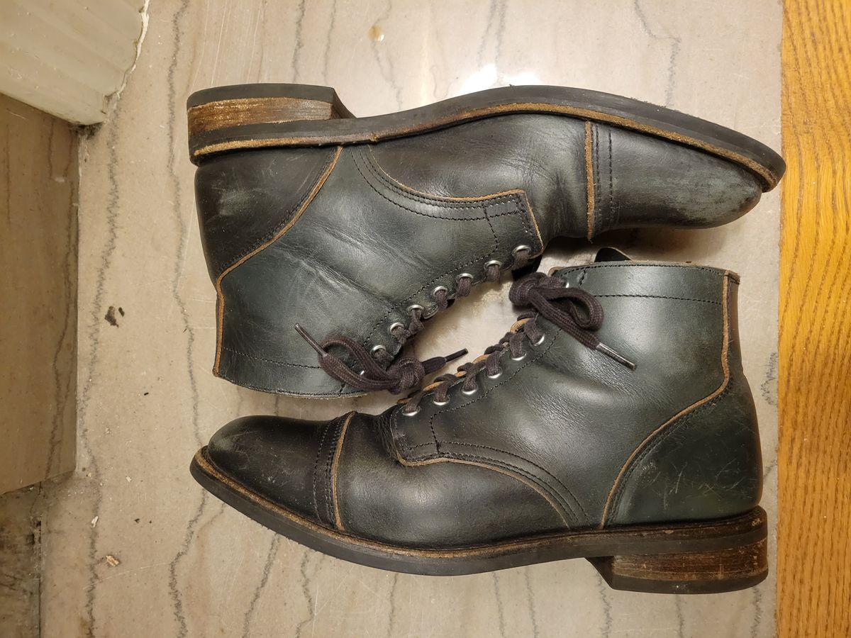 Photo by cherninHVAC on February 6, 2023 of the Thursday Vanguard in Horween Indigo Chromexcel.