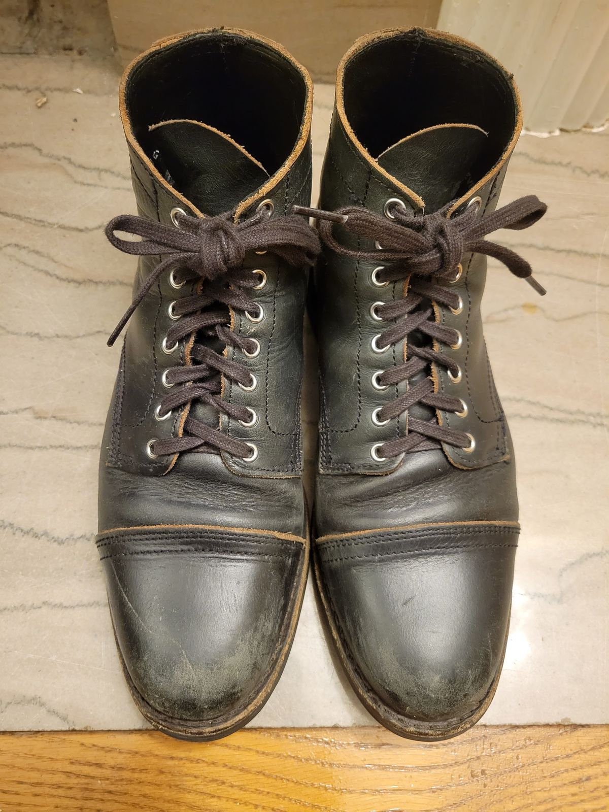 Photo by cherninHVAC on February 6, 2023 of the Thursday Vanguard in Horween Indigo Chromexcel.