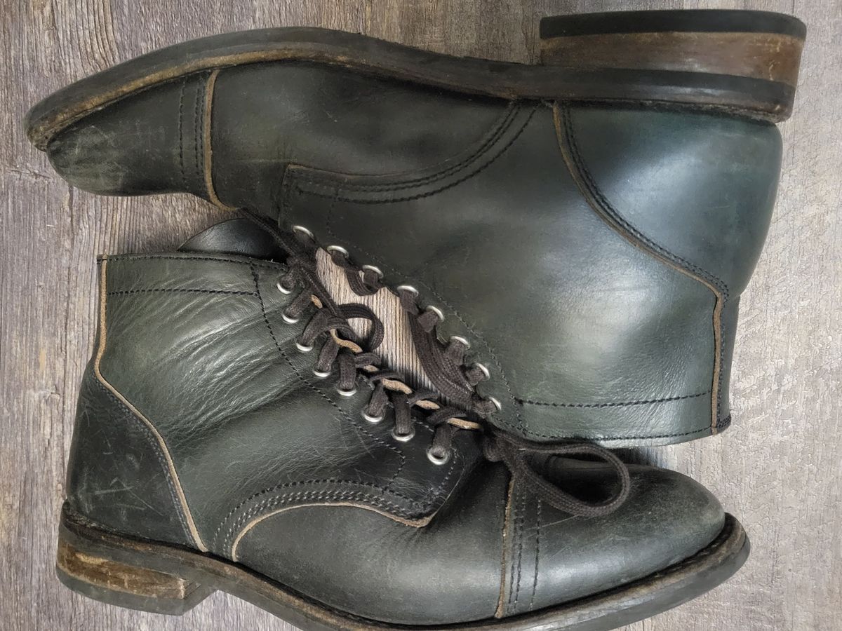 Photo by cherninHVAC on March 5, 2023 of the Thursday Vanguard in Horween Indigo Chromexcel.