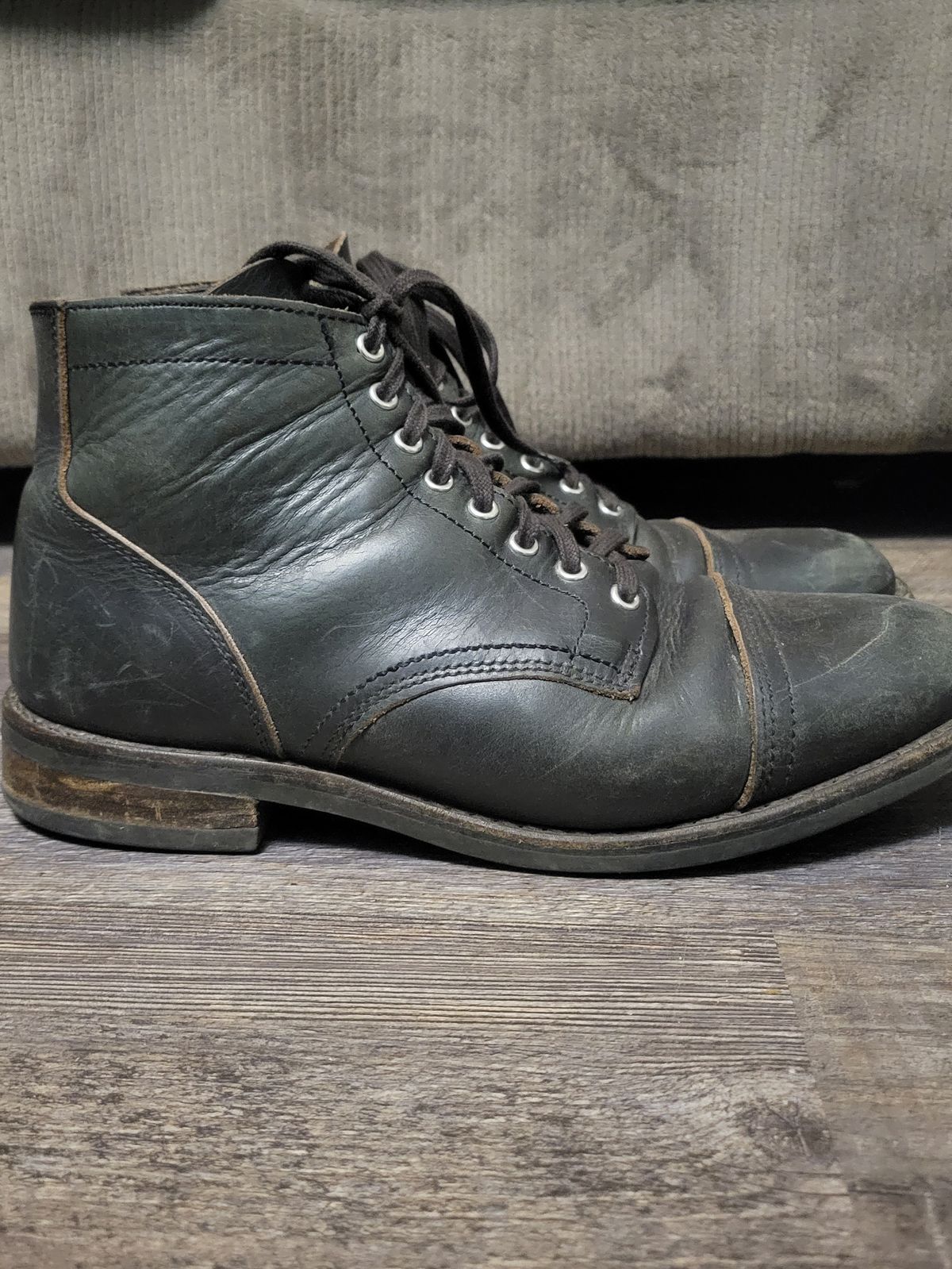 Photo by cherninHVAC on March 5, 2023 of the Thursday Vanguard in Horween Indigo Chromexcel.