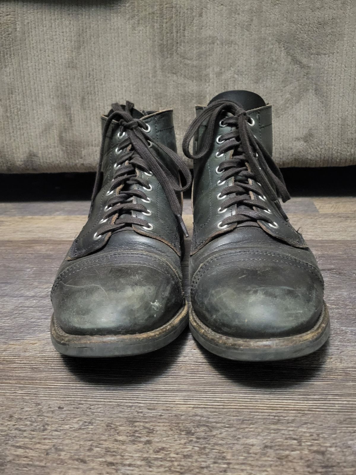 Photo by cherninHVAC on March 5, 2023 of the Thursday Vanguard in Horween Indigo Chromexcel.