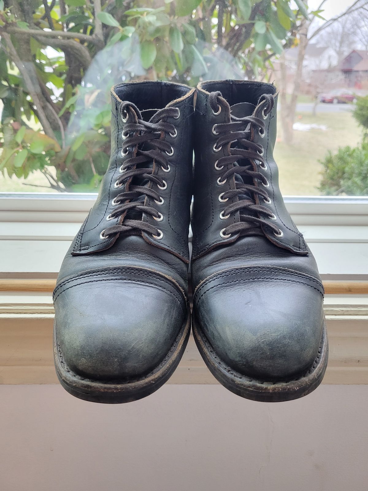 Photo by cherninHVAC on April 5, 2023 of the Thursday Vanguard in Horween Indigo Chromexcel.