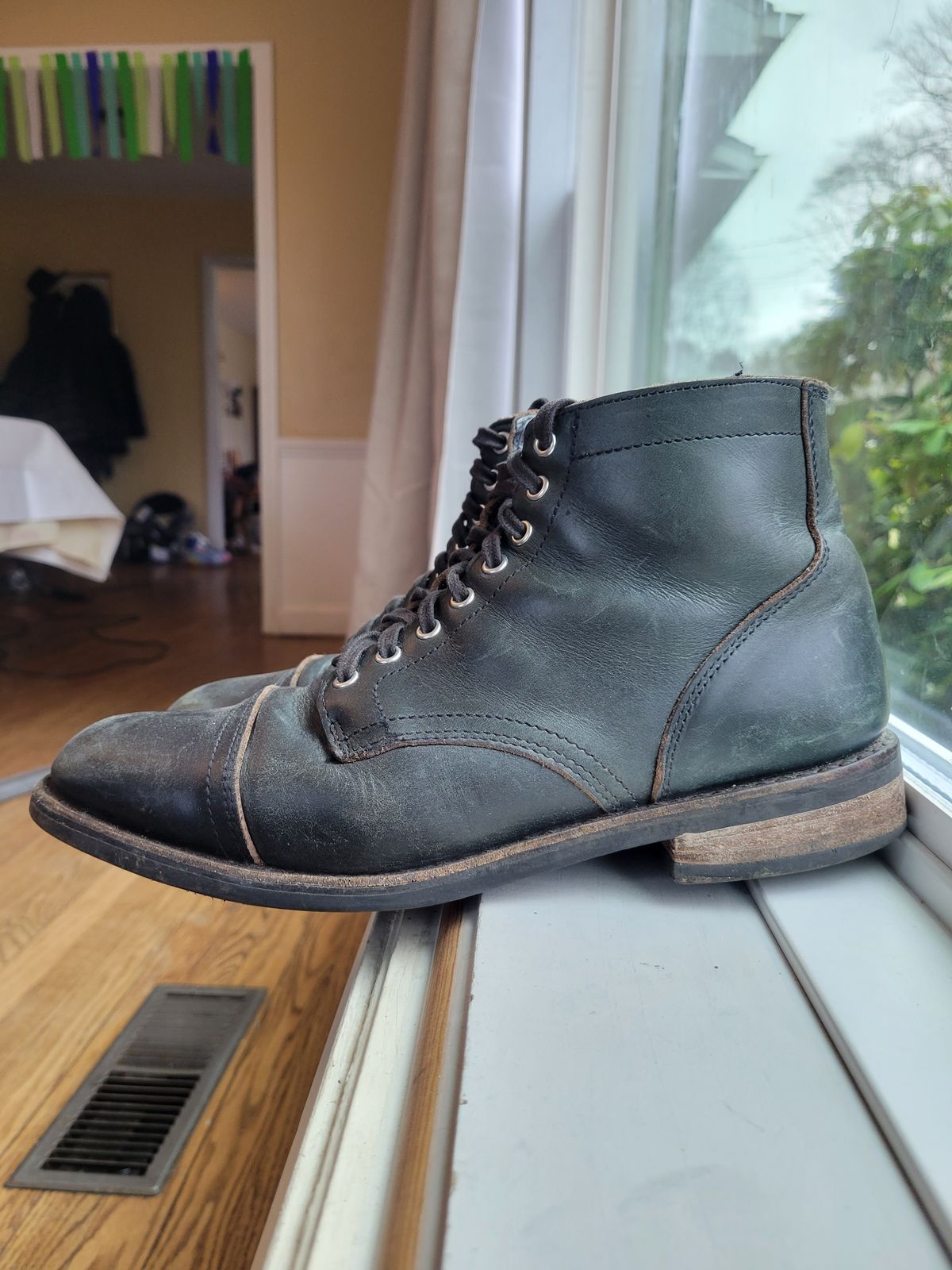 Photo by cherninHVAC on April 5, 2023 of the Thursday Vanguard in Horween Indigo Chromexcel.