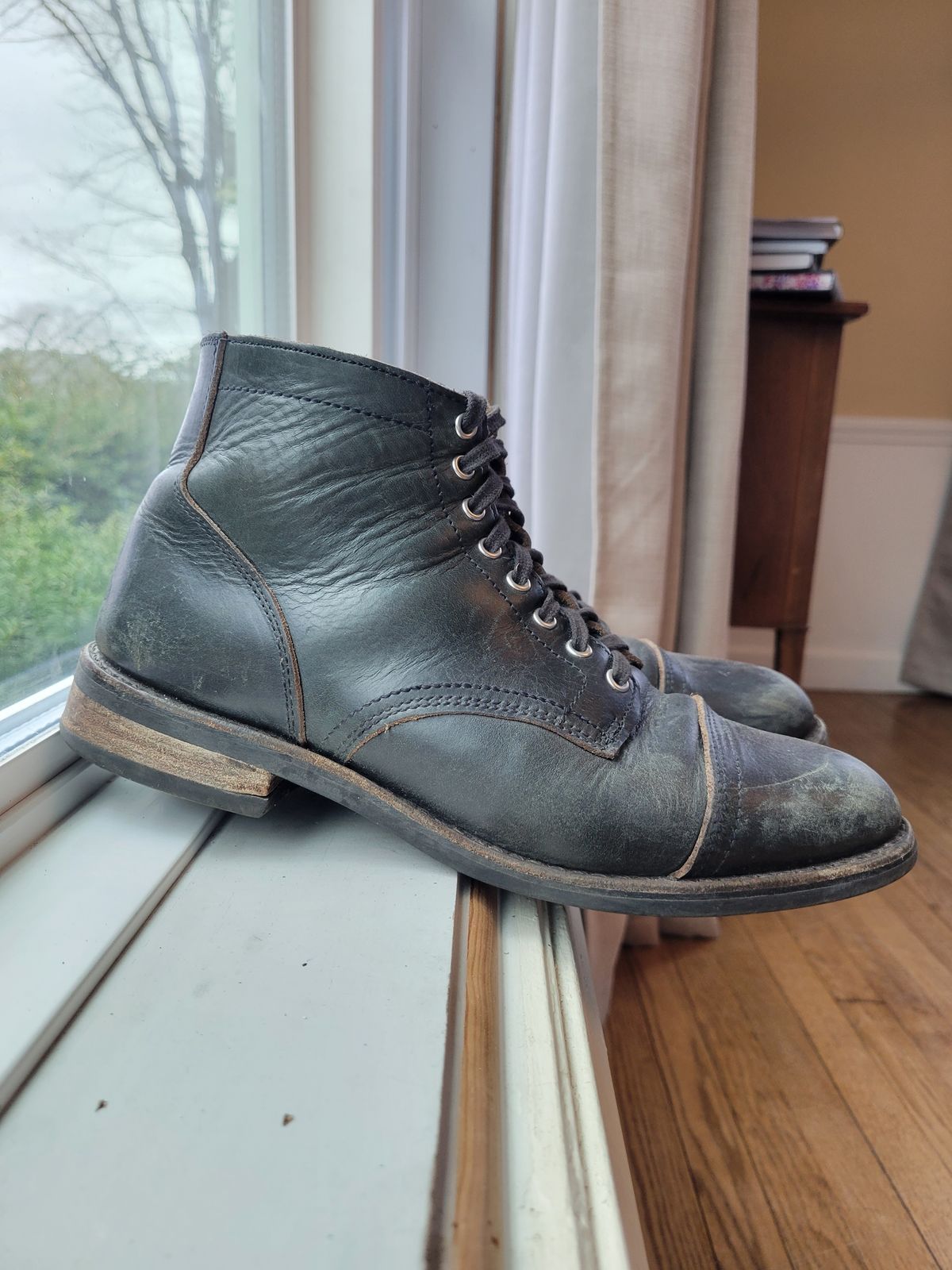 Photo by cherninHVAC on April 5, 2023 of the Thursday Vanguard in Horween Indigo Chromexcel.