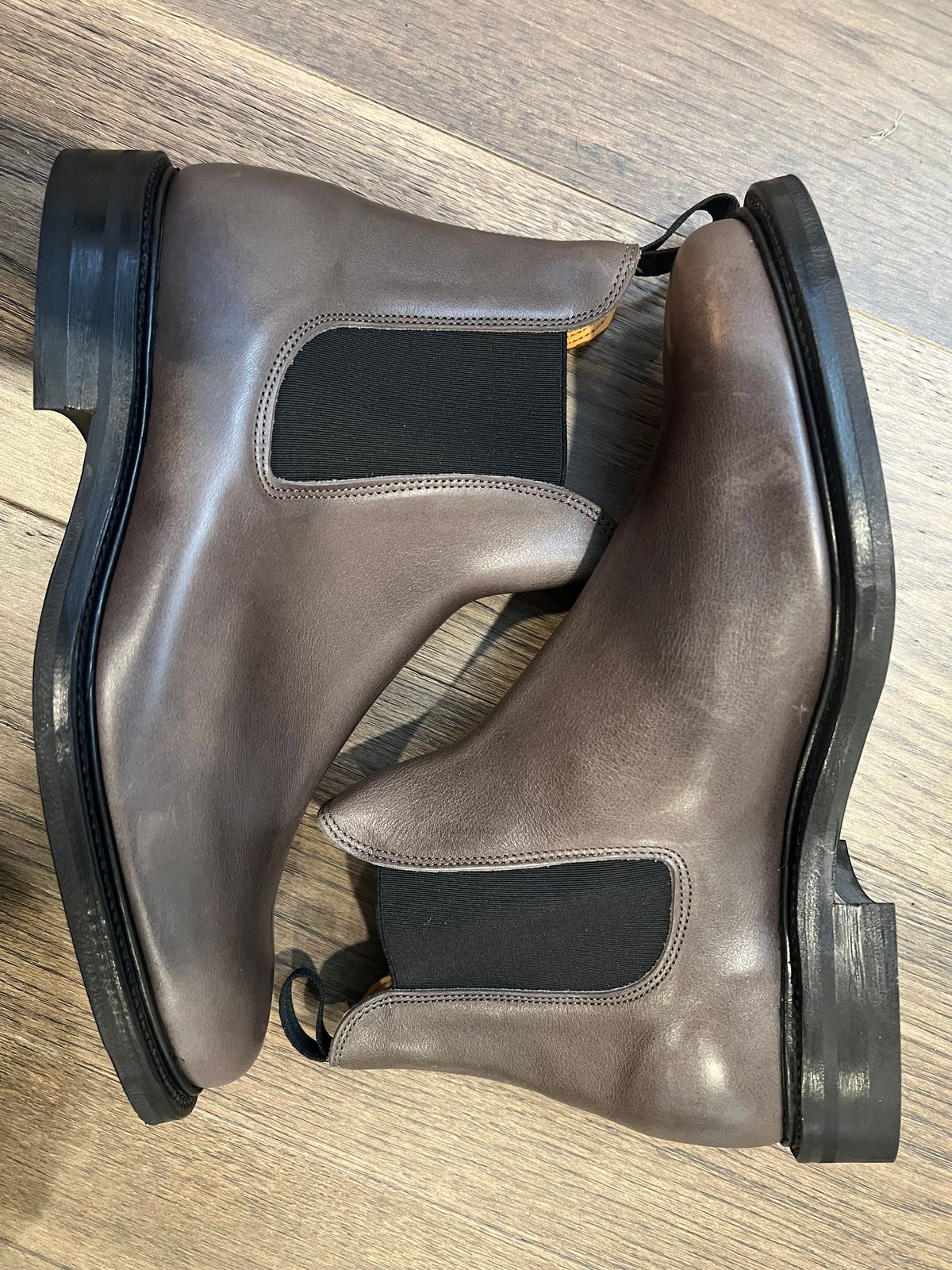 Photo by sixstringsmash on November 3, 2023 of the Viberg Chelsea in C.F. Stead Winter Smoke Classic Calf.