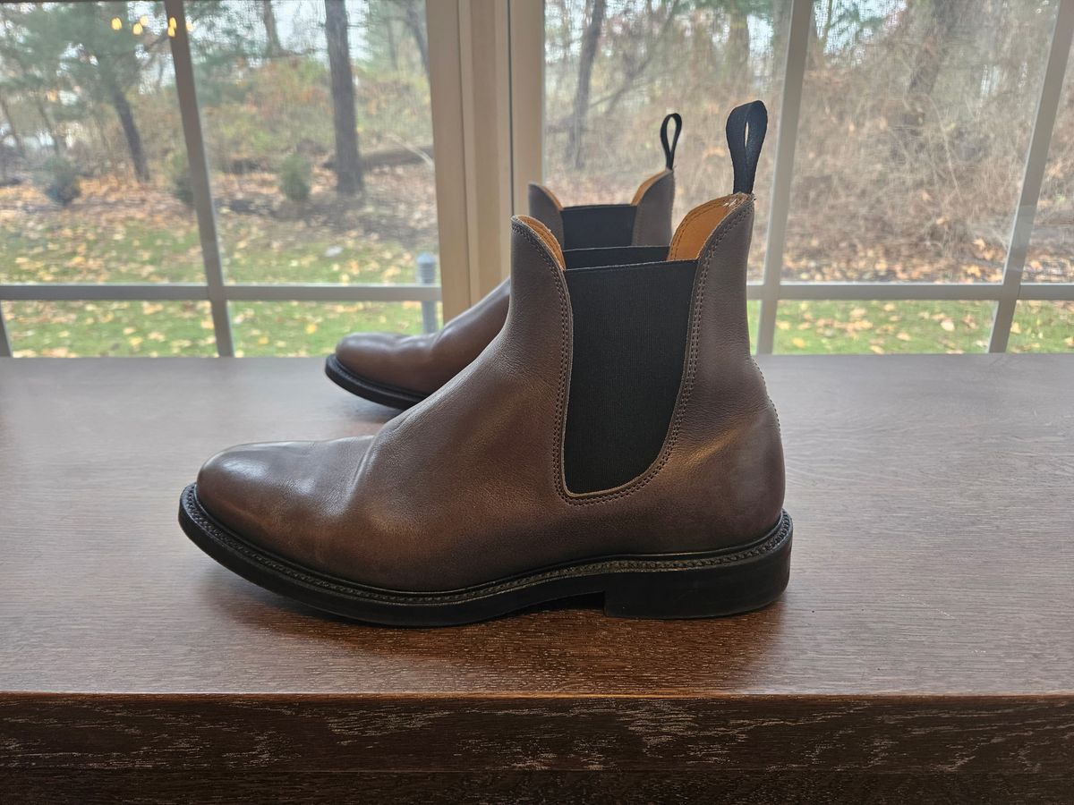 Photo by sixstringsmash on December 4, 2023 of the Viberg Chelsea in C.F. Stead Winter Smoke Classic Calf.