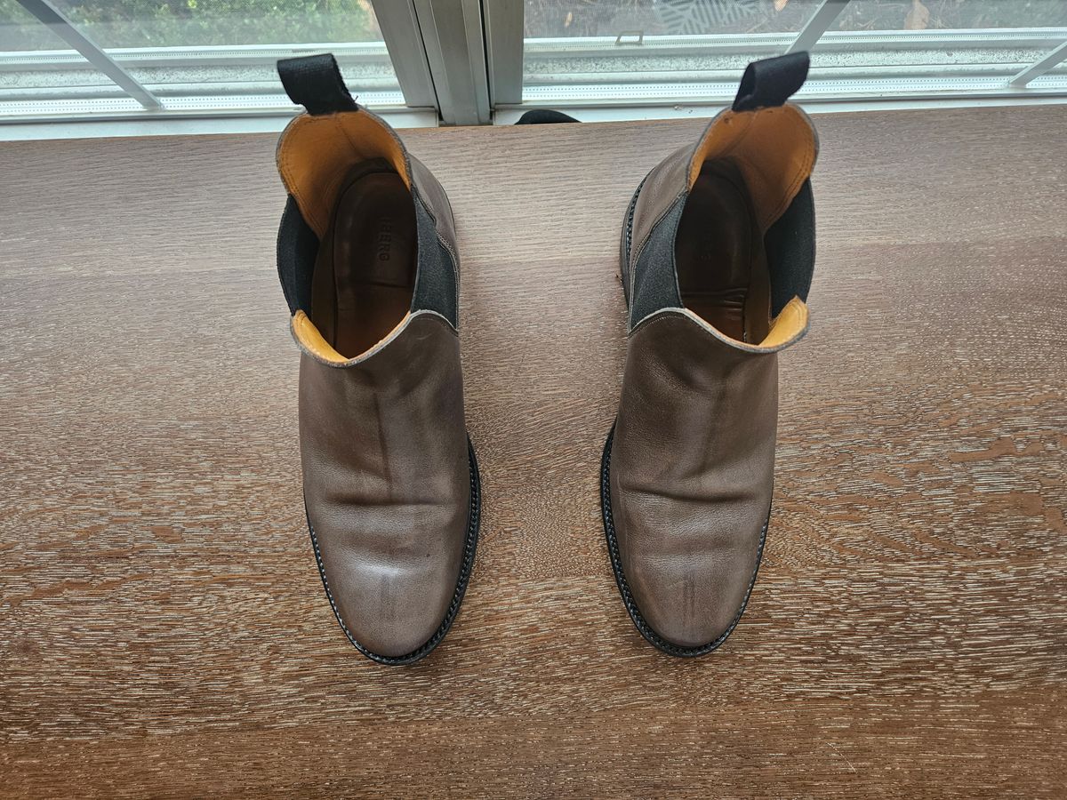 Photo by sixstringsmash on December 4, 2023 of the Viberg Chelsea in C.F. Stead Winter Smoke Classic Calf.