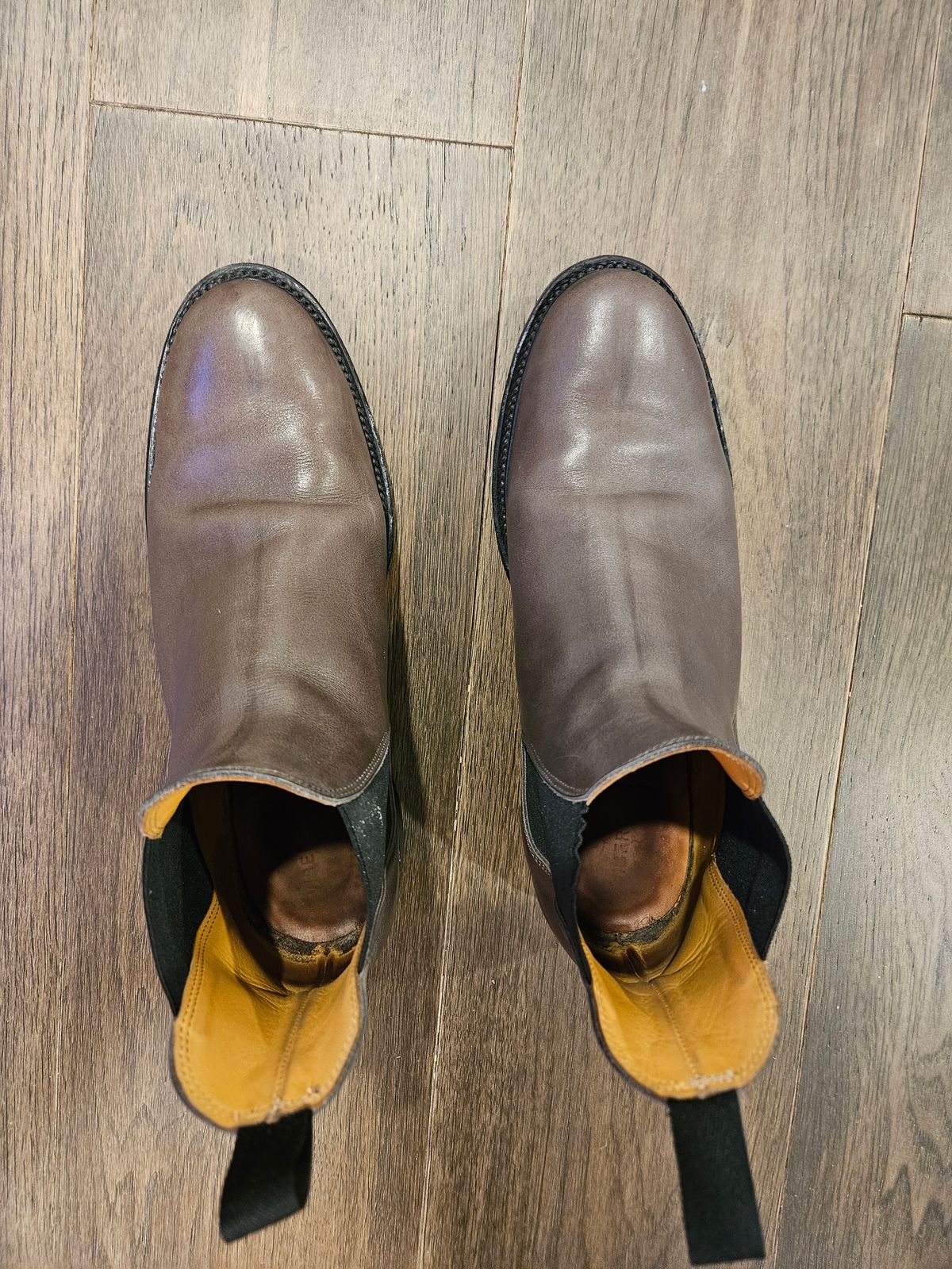 Photo by sixstringsmash on January 5, 2024 of the Viberg Chelsea in C.F. Stead Winter Smoke Classic Calf.