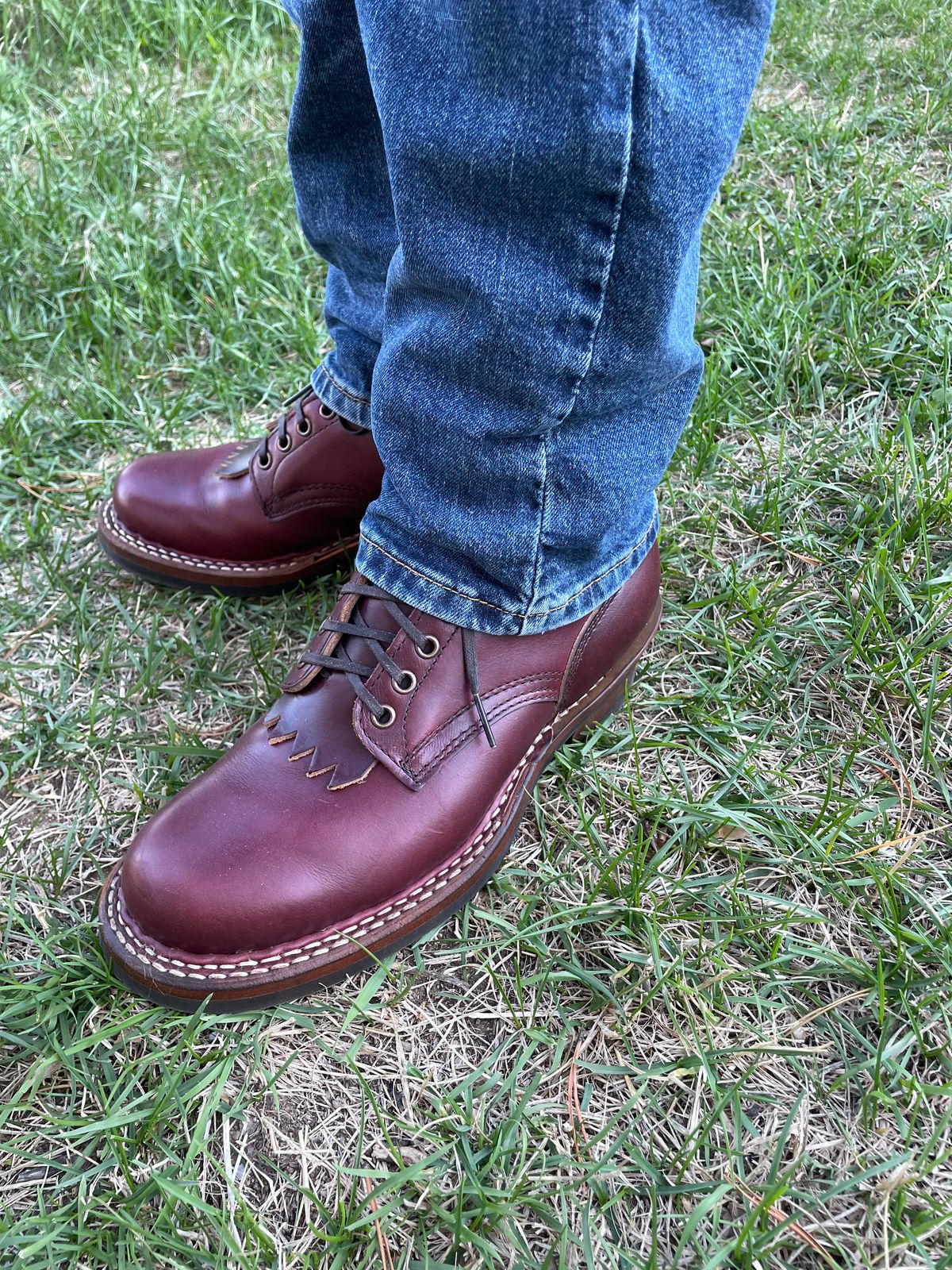 Photo by Willthebootguy on October 1, 2022 of the White's 350 Cruiser in Horween Burgundy Chromexcel.