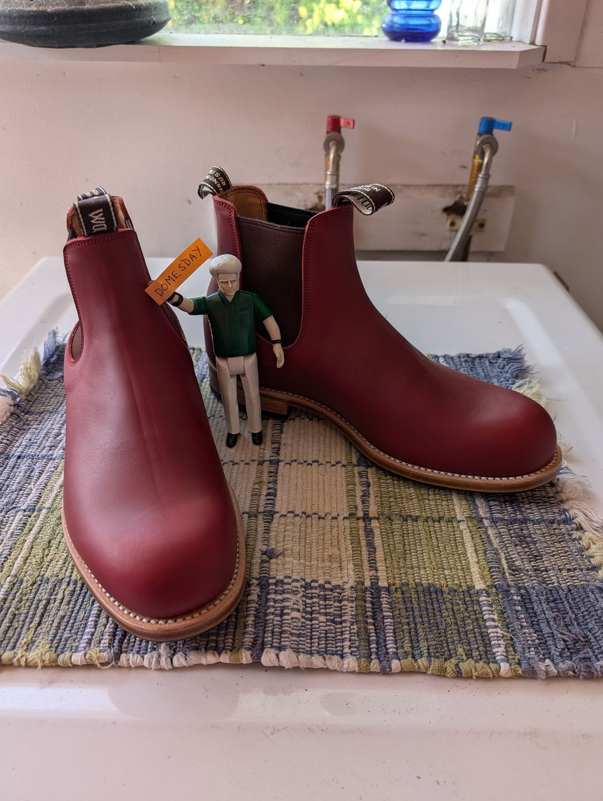 Photo by ninjagin on October 1, 2024 of the Wootten Jack Gusset in Bowden Red.