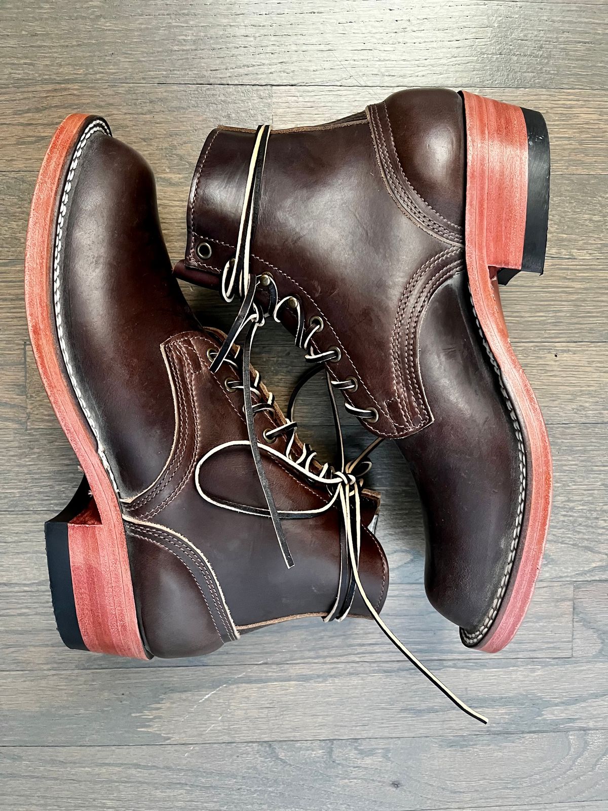 Photo by varnu on October 1, 2022 of the Nicks Robert in Horween Brown Chromexcel.