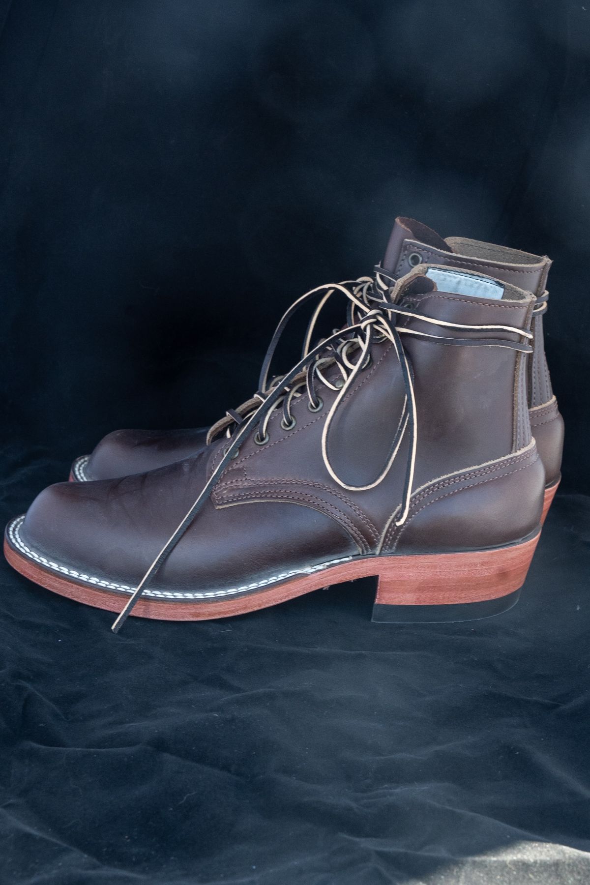 Photo by varnu on October 1, 2022 of the Nicks Robert in Horween Brown Chromexcel.