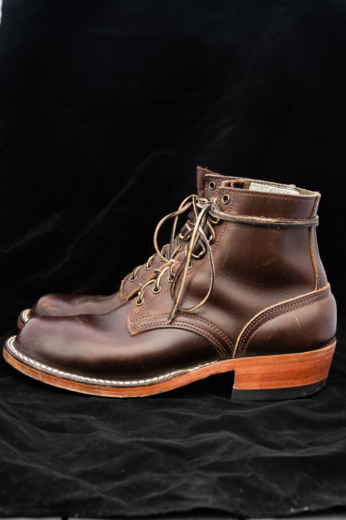 Photo by varnu on November 4, 2022 of the Nicks Robert in Horween Brown Chromexcel.