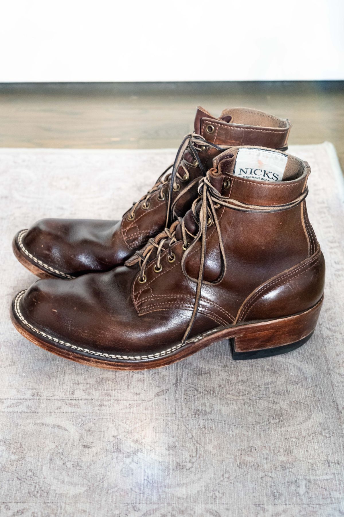 Photo by varnu on February 1, 2023 of the Nicks Robert in Horween Brown Chromexcel.