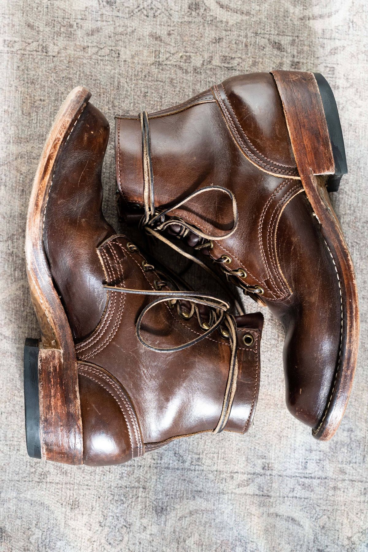 Photo by varnu on February 1, 2023 of the Nicks Robert in Horween Brown Chromexcel.