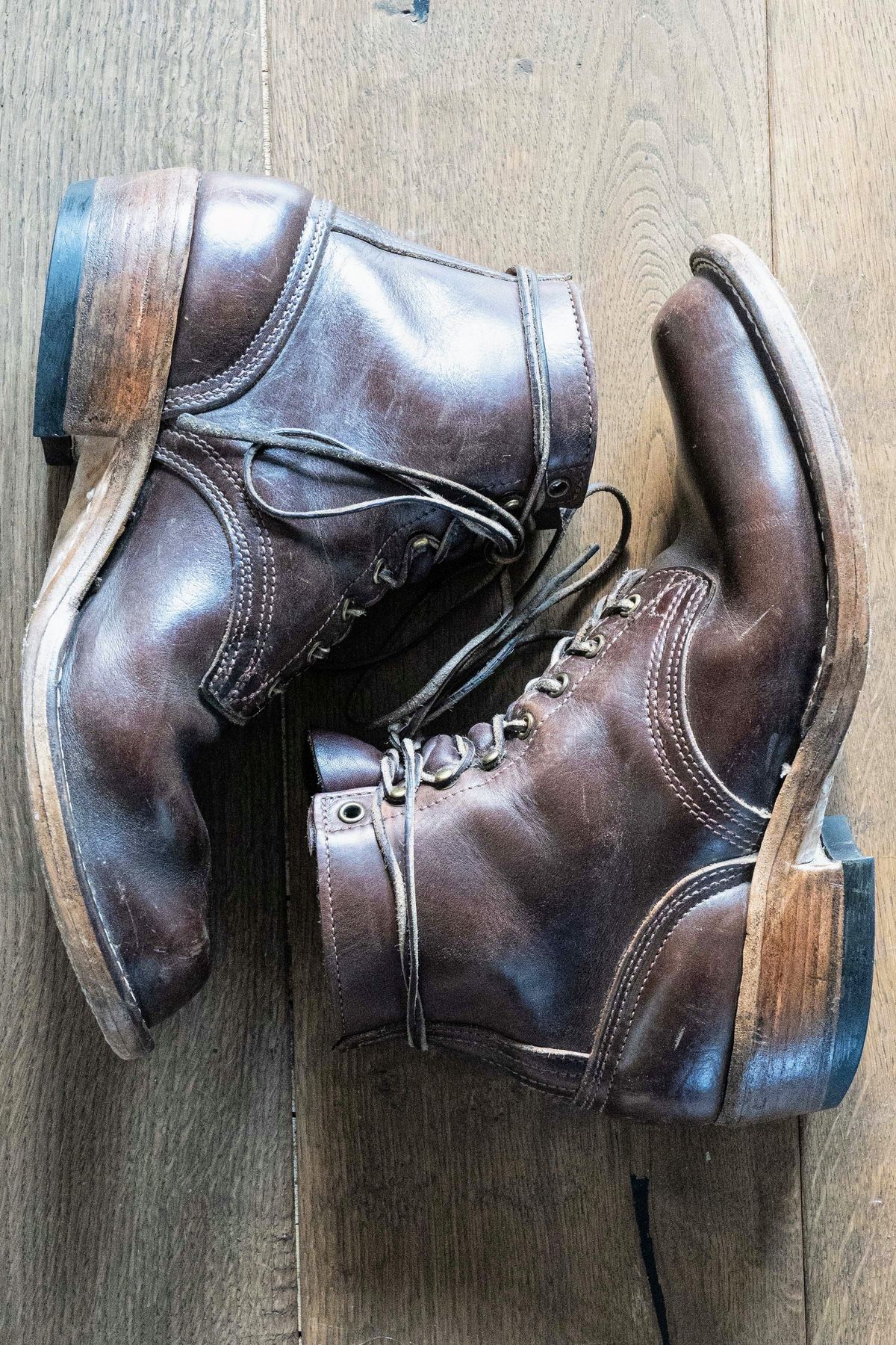 Photo by varnu on March 1, 2023 of the Nicks Robert in Horween Brown Chromexcel.