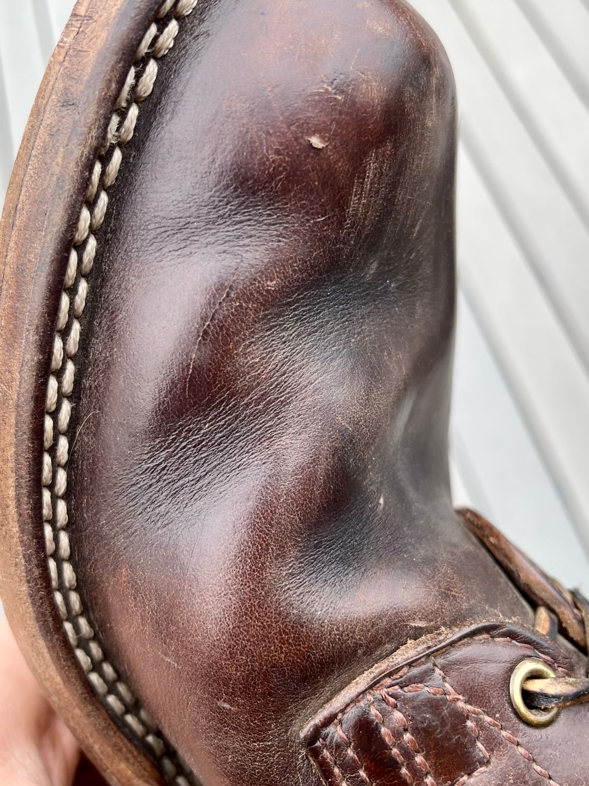 Photo by varnu on March 3, 2023 of the Nicks Robert in Horween Brown Chromexcel.