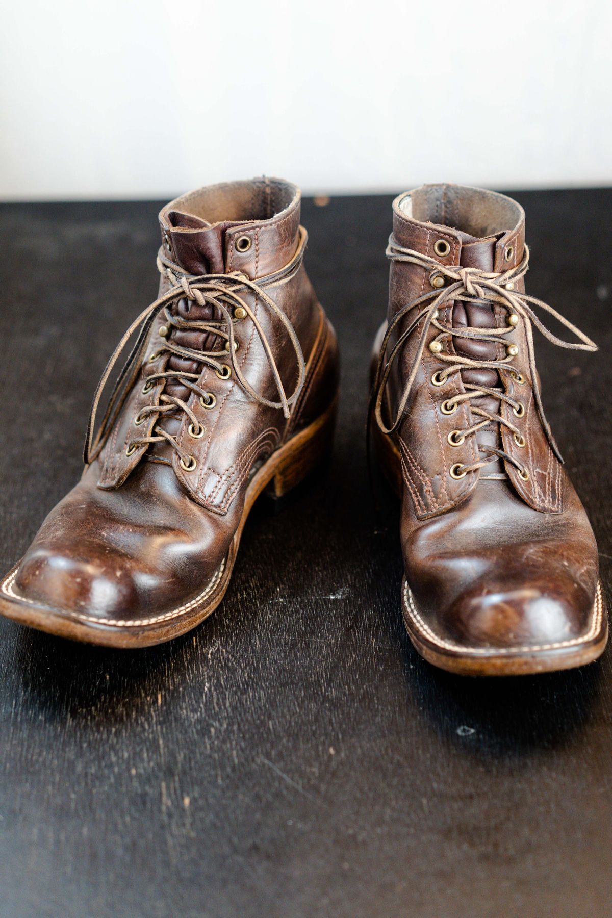 Photo by varnu on March 27, 2023 of the Nicks Robert in Horween Brown Chromexcel.