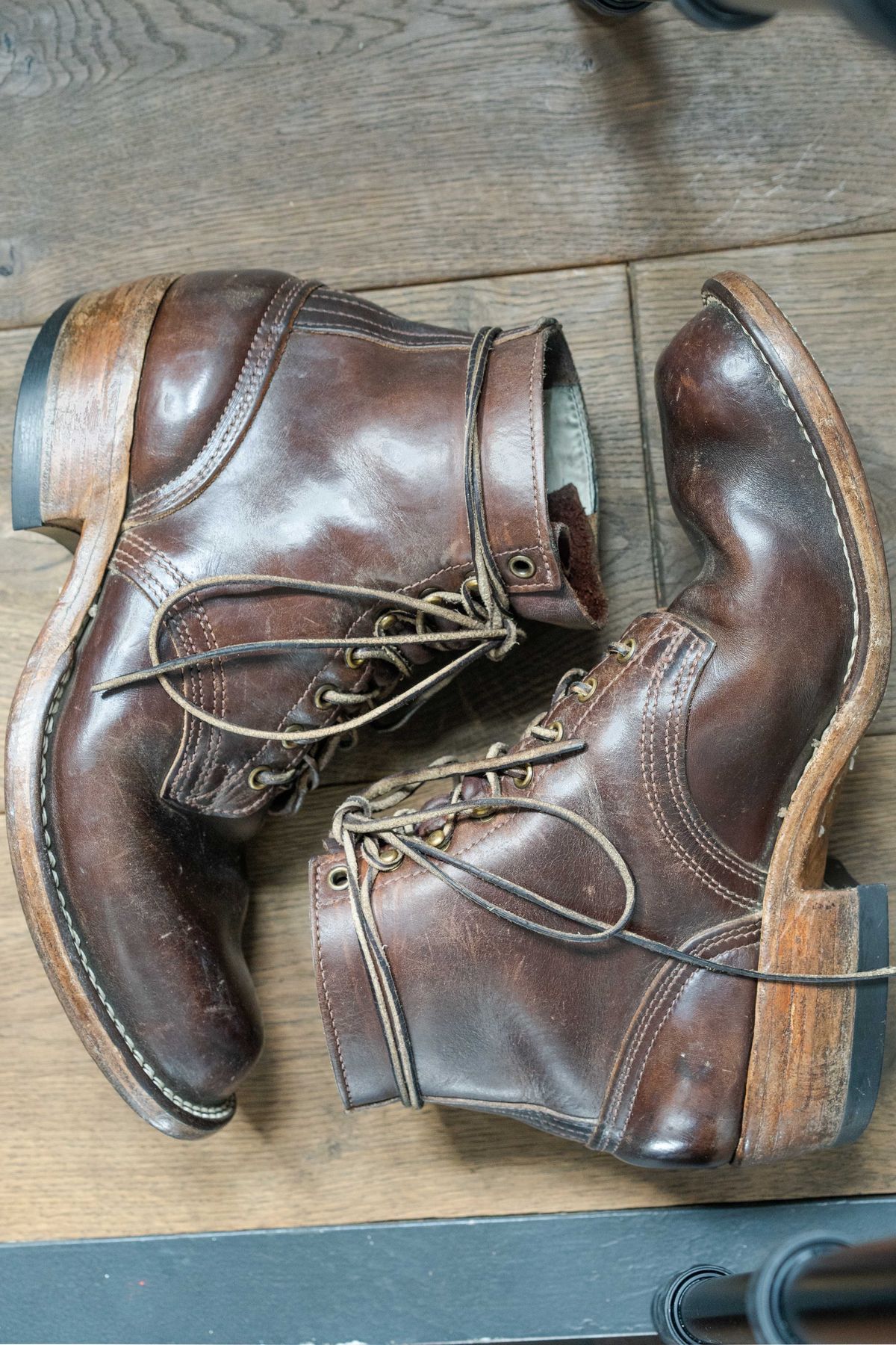 Photo by varnu on April 1, 2023 of the Nicks Robert in Horween Brown Chromexcel.