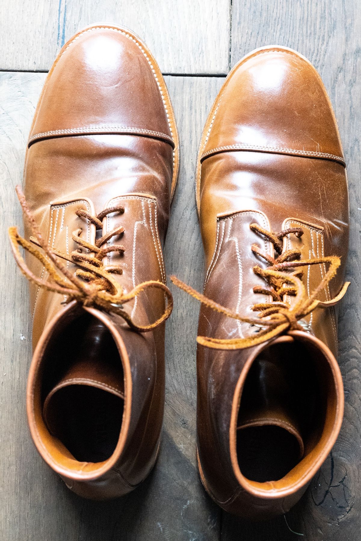 Photo by varnu on December 2, 2022 of the Viberg Halkett in Horween Bourbon Shell Cordovan.