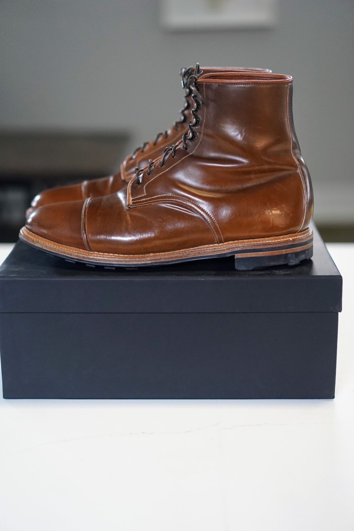 Photo by varnu on February 1, 2023 of the Viberg Halkett in Horween Bourbon Shell Cordovan.