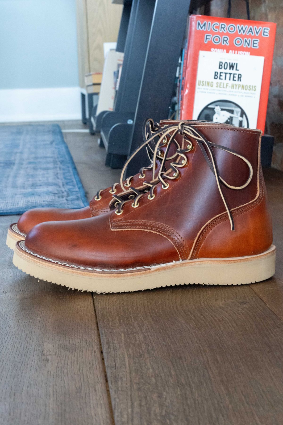 Photo by varnu on October 1, 2023 of the Nicks Free Range in Wickett & Craig Tan Oiled Latigo.