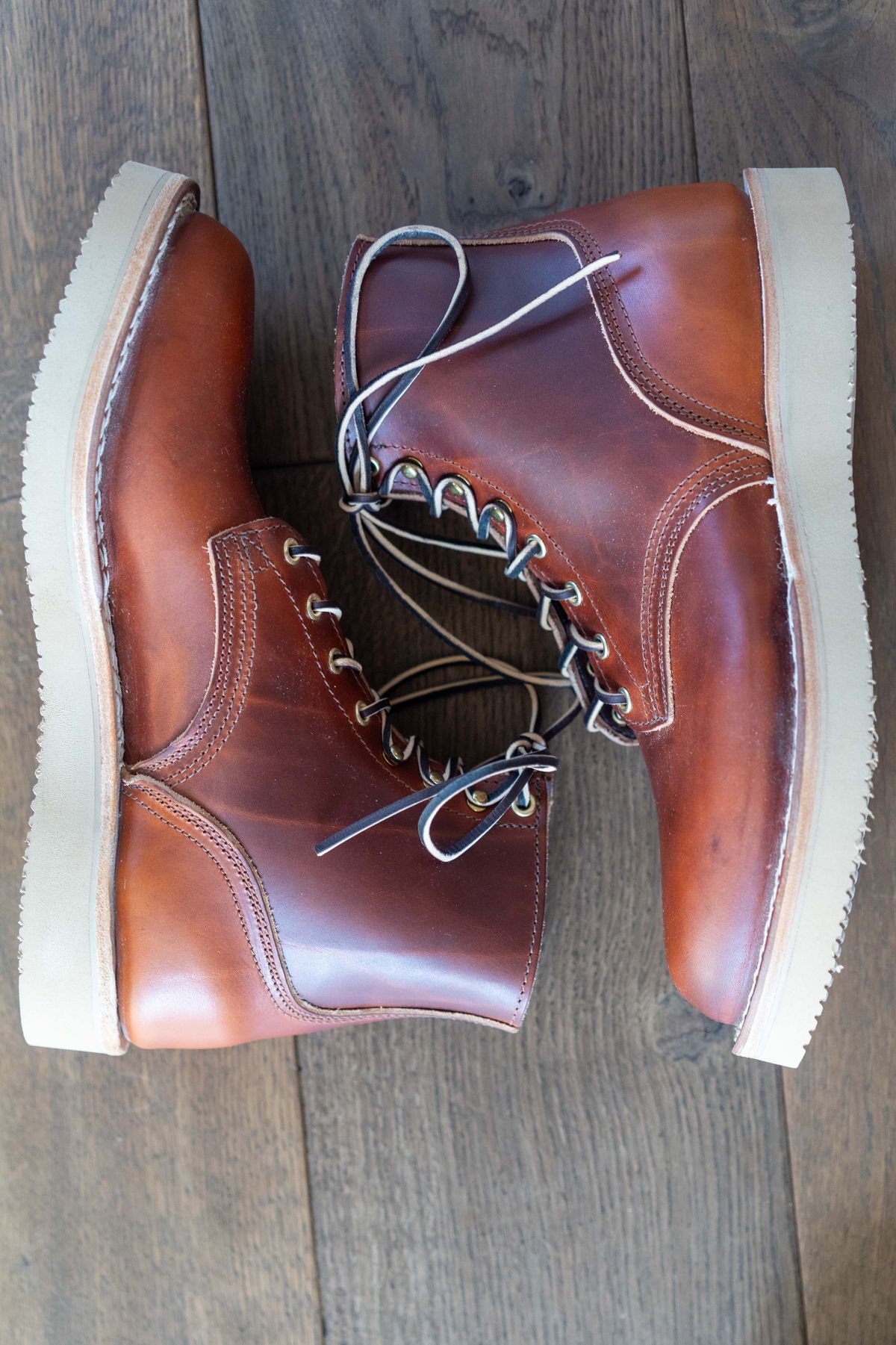 Photo by varnu on October 1, 2023 of the Nicks Free Range in Wickett & Craig Tan Oiled Latigo.