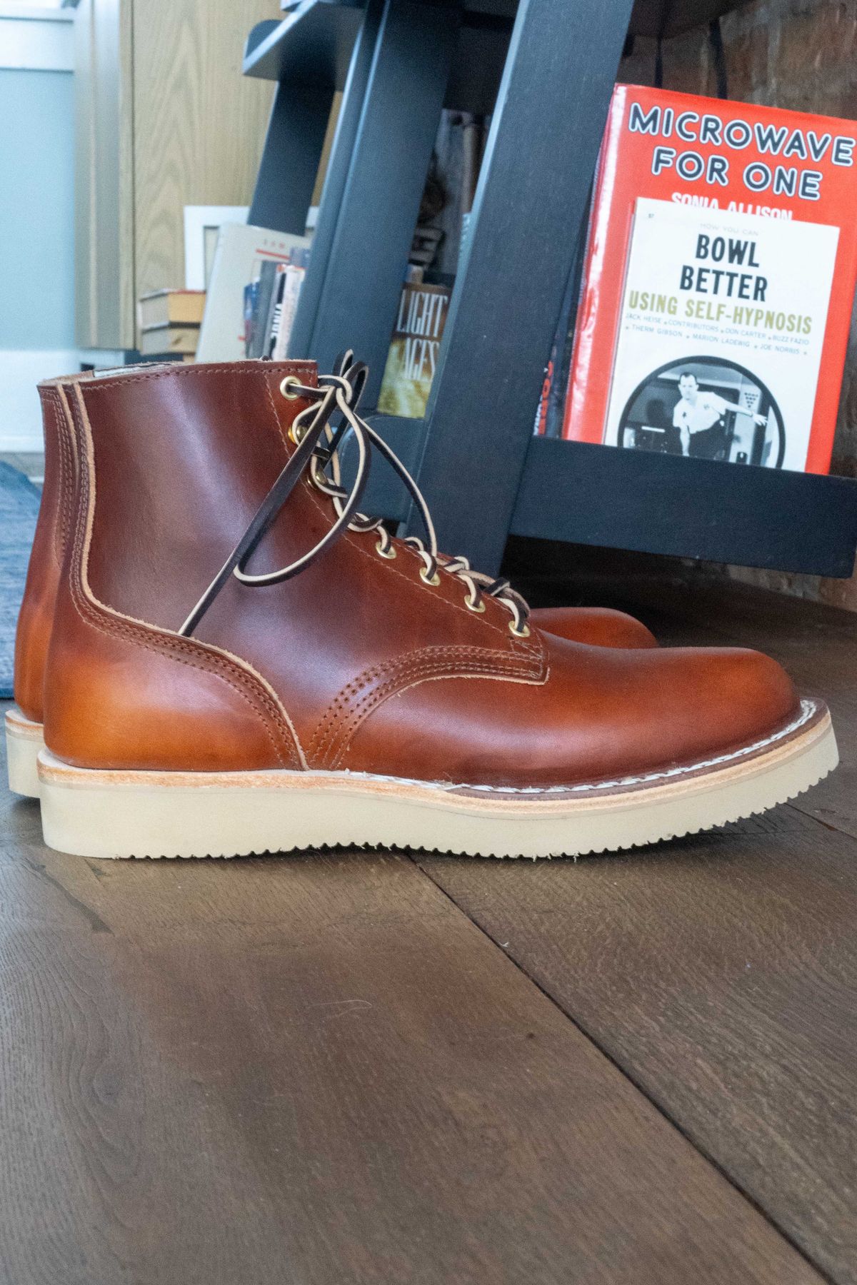 Photo by varnu on October 1, 2023 of the Nicks Free Range in Wickett & Craig Tan Oiled Latigo.
