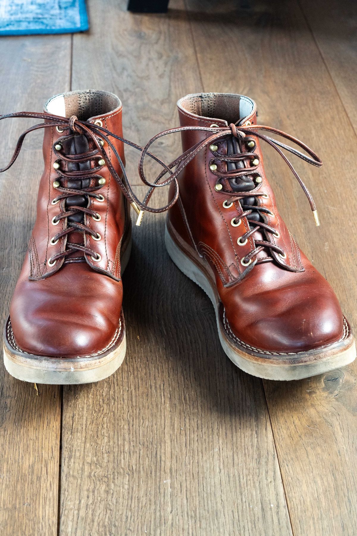 Photo by varnu on December 3, 2023 of the Nicks Free Range in Wickett & Craig Tan Oiled Latigo.