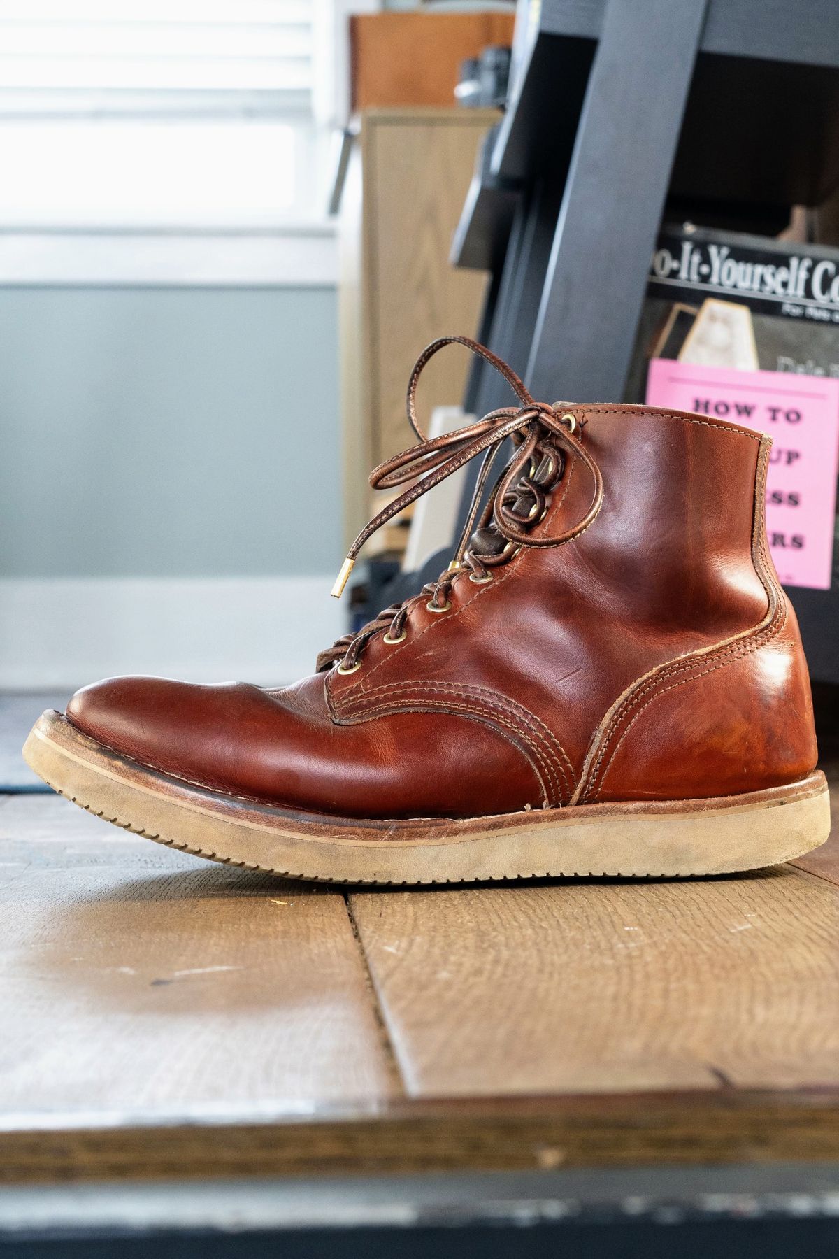 Photo by varnu on December 3, 2023 of the Nicks Free Range in Wickett & Craig Tan Oiled Latigo.