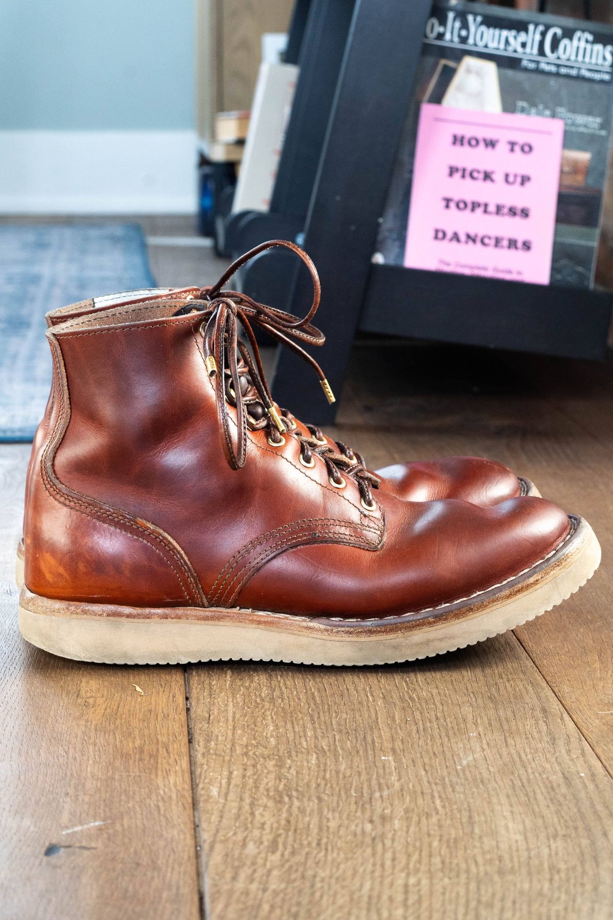 Photo by varnu on December 3, 2023 of the Nicks Free Range in Wickett & Craig Tan Oiled Latigo.