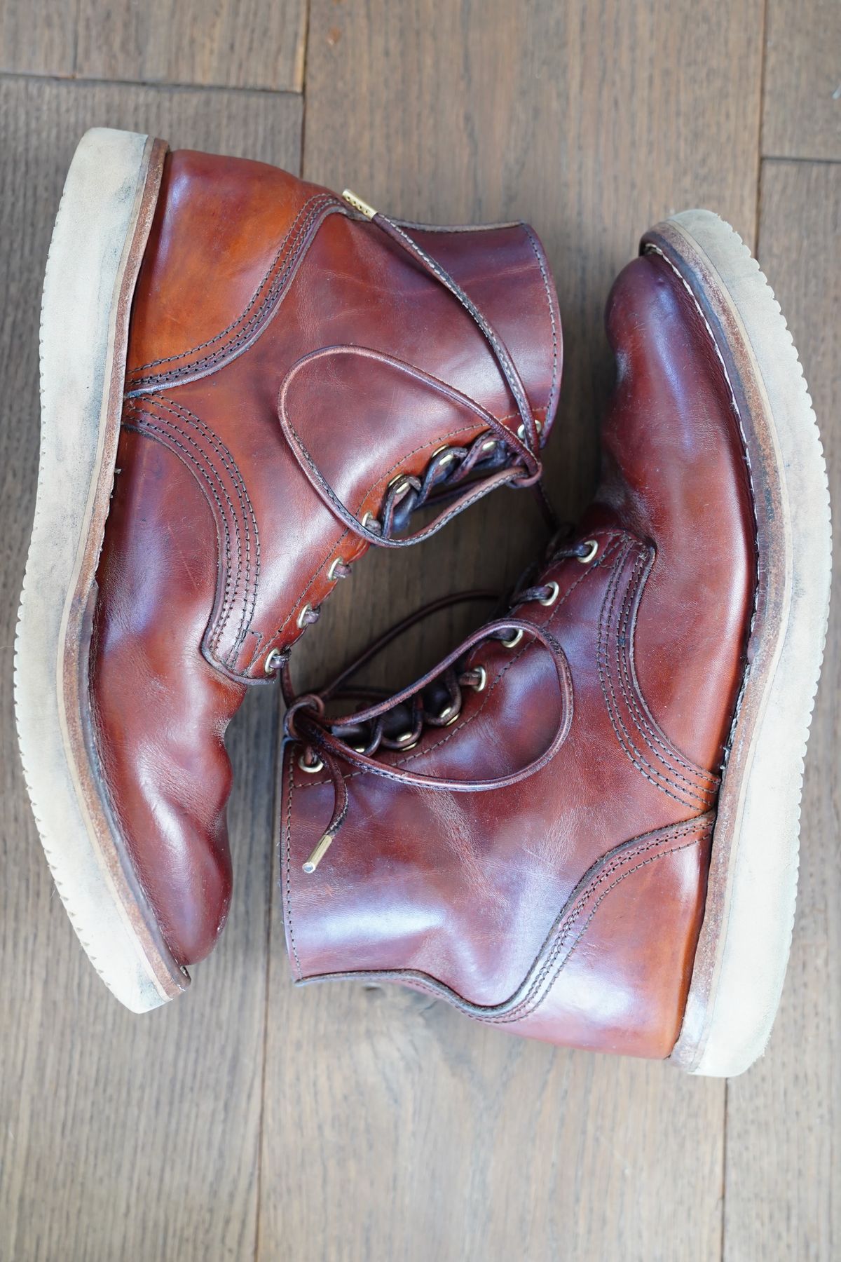 Photo by varnu on January 4, 2024 of the Nicks Free Range in Wickett & Craig Tan Oiled Latigo.