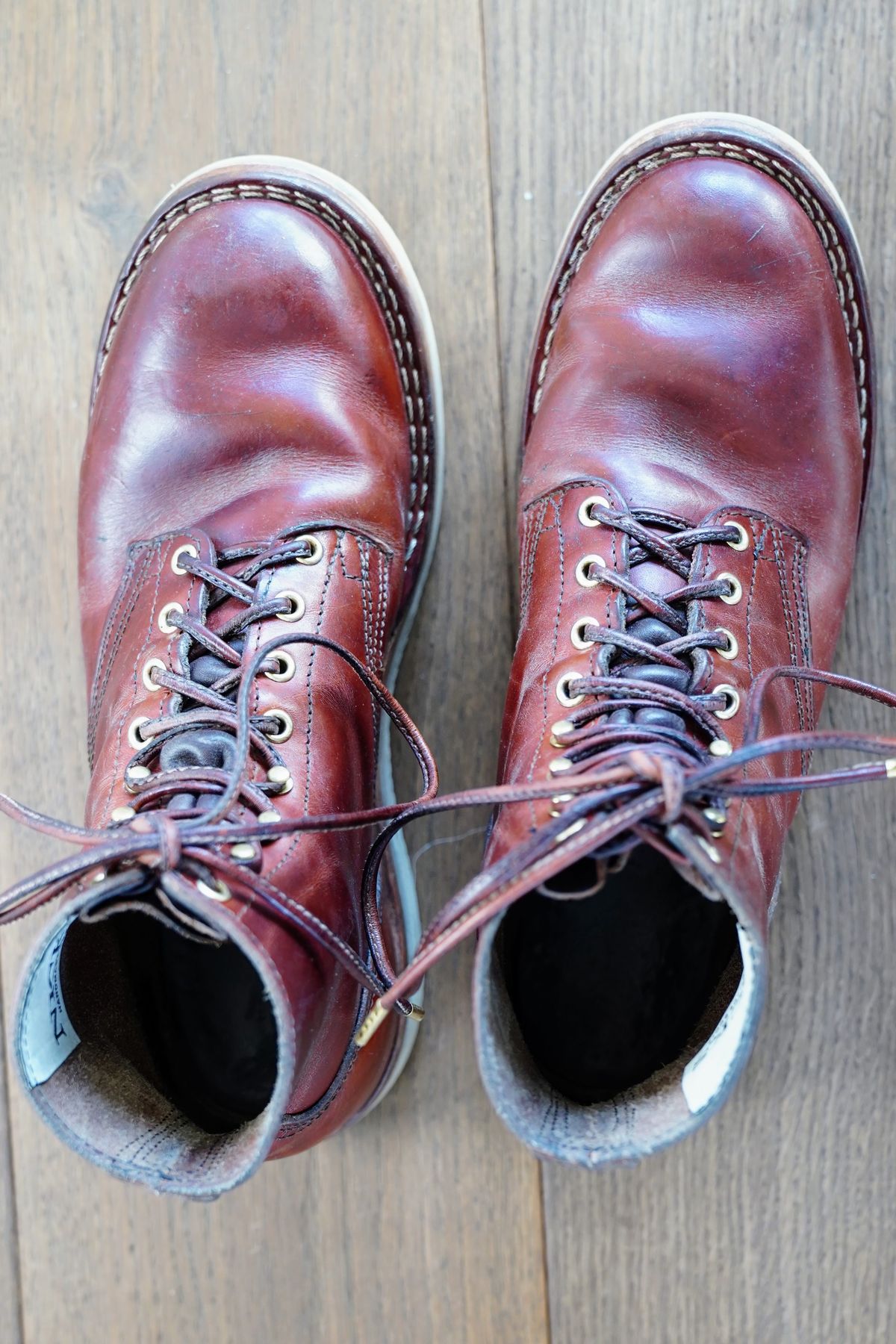 Photo by varnu on January 4, 2024 of the Nicks Free Range in Wickett & Craig Tan Oiled Latigo.