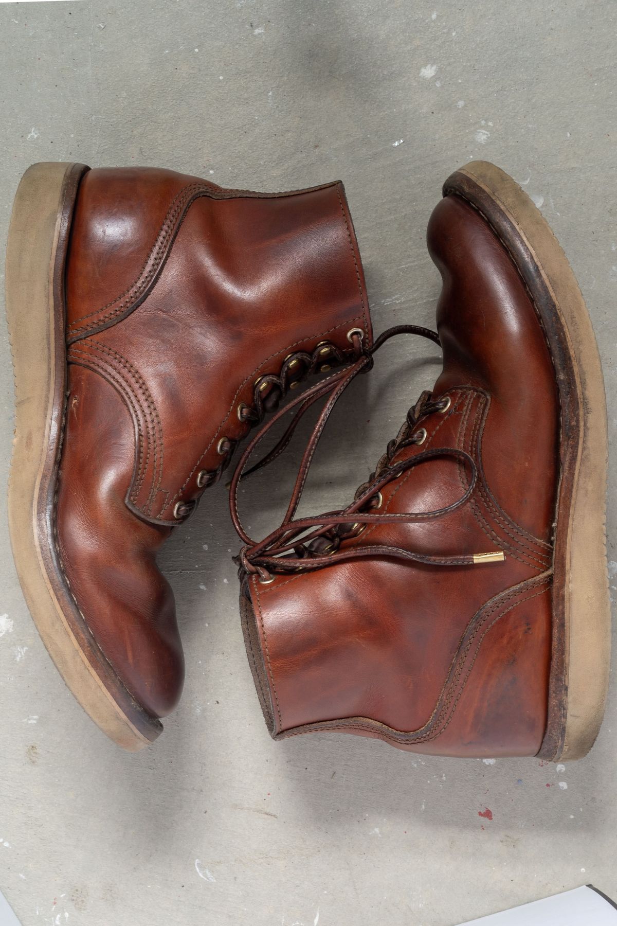 Photo by varnu on April 1, 2024 of the Nicks Free Range in Wickett & Craig Tan Oiled Latigo.