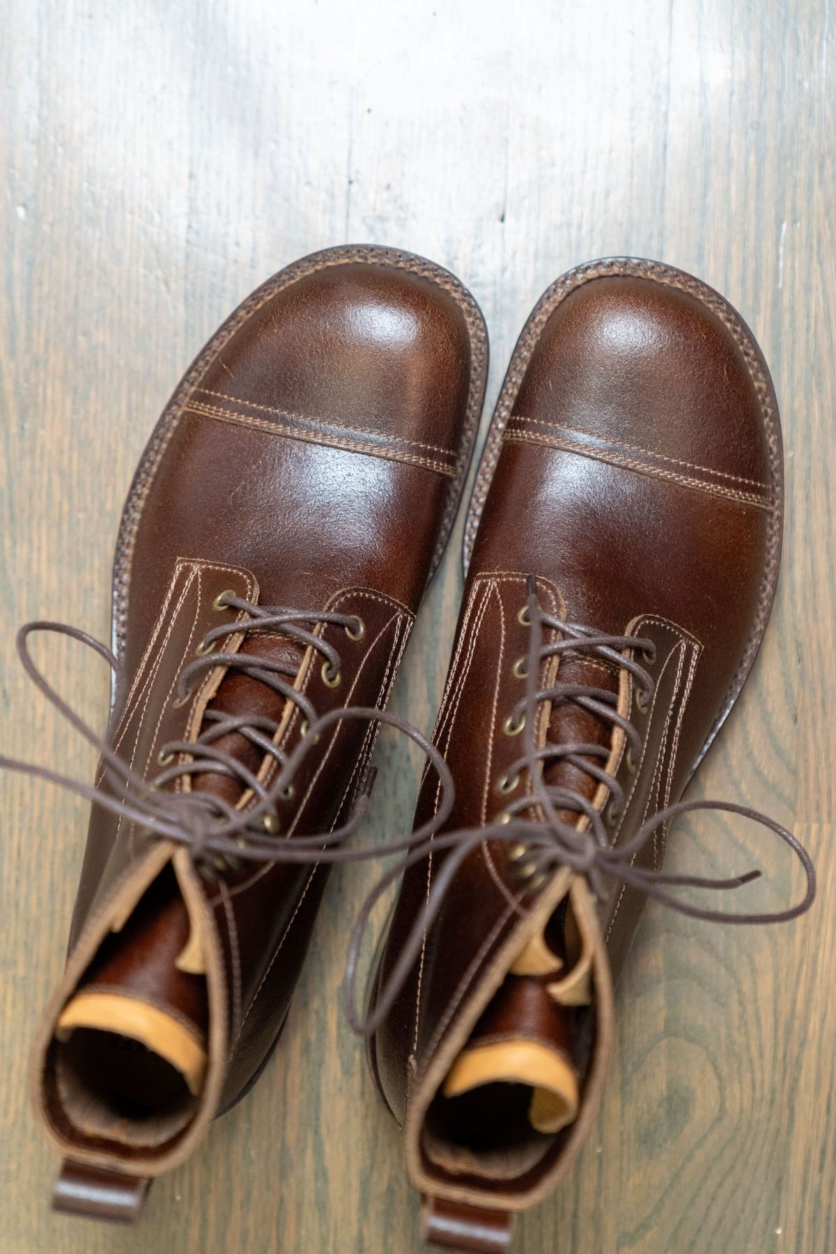 Photo by varnu on October 2, 2025 of the Caswell Boot Company x Fortis in Horween Tan Waxed Flesh.