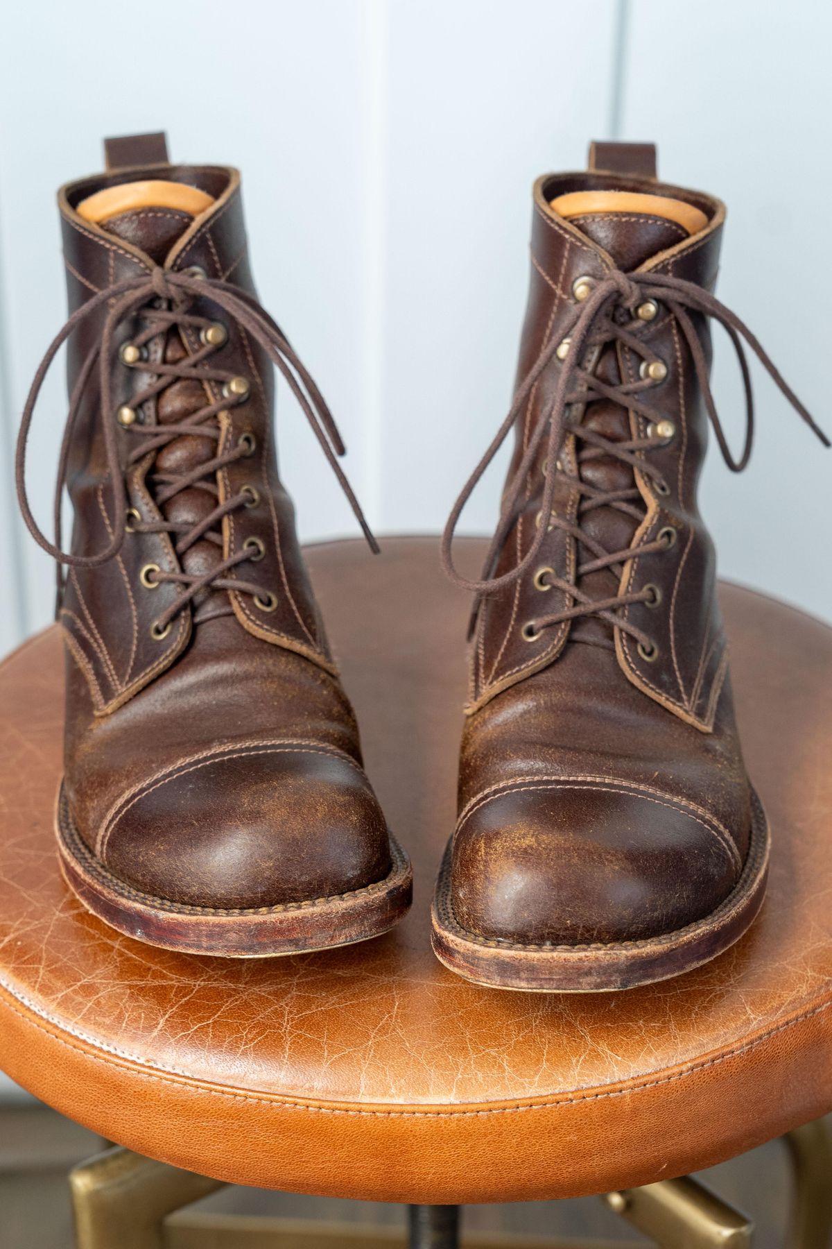 Photo by varnu on November 4, 2025 of the Caswell Boot Company x Fortis in Horween Tan Waxed Flesh.