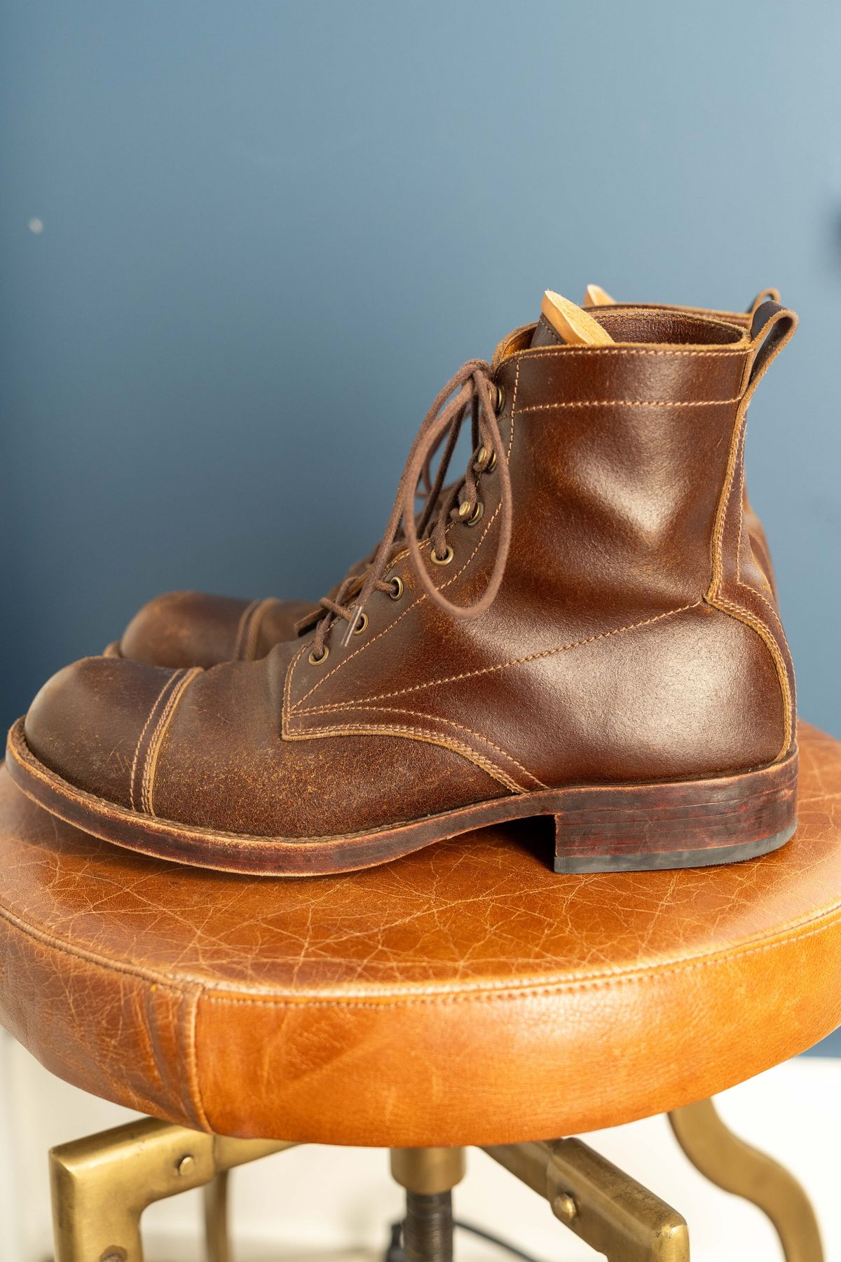 Photo by varnu on November 4, 2025 of the Caswell Boot Company x Fortis in Horween Tan Waxed Flesh.
