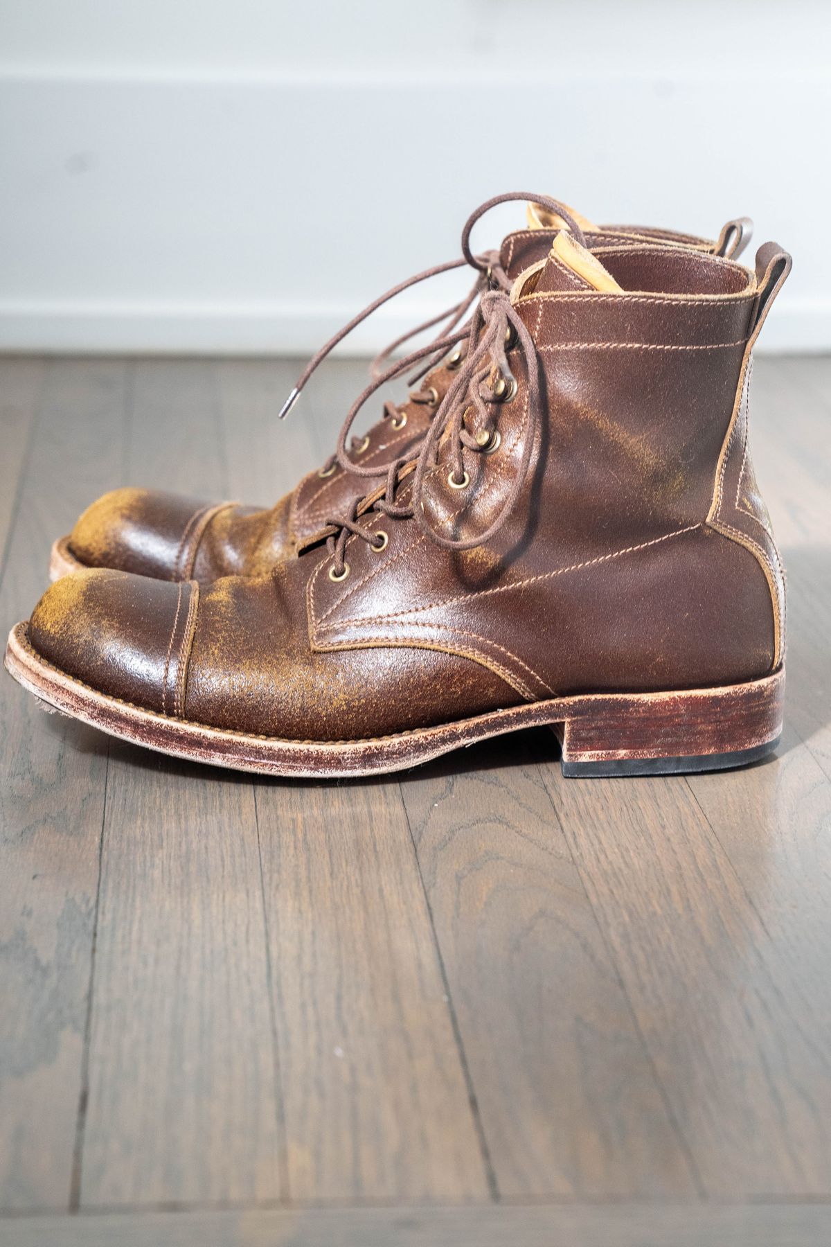 Photo by varnu on January 3, 2026 of the Caswell Boot Company x Fortis in Horween Tan Waxed Flesh.