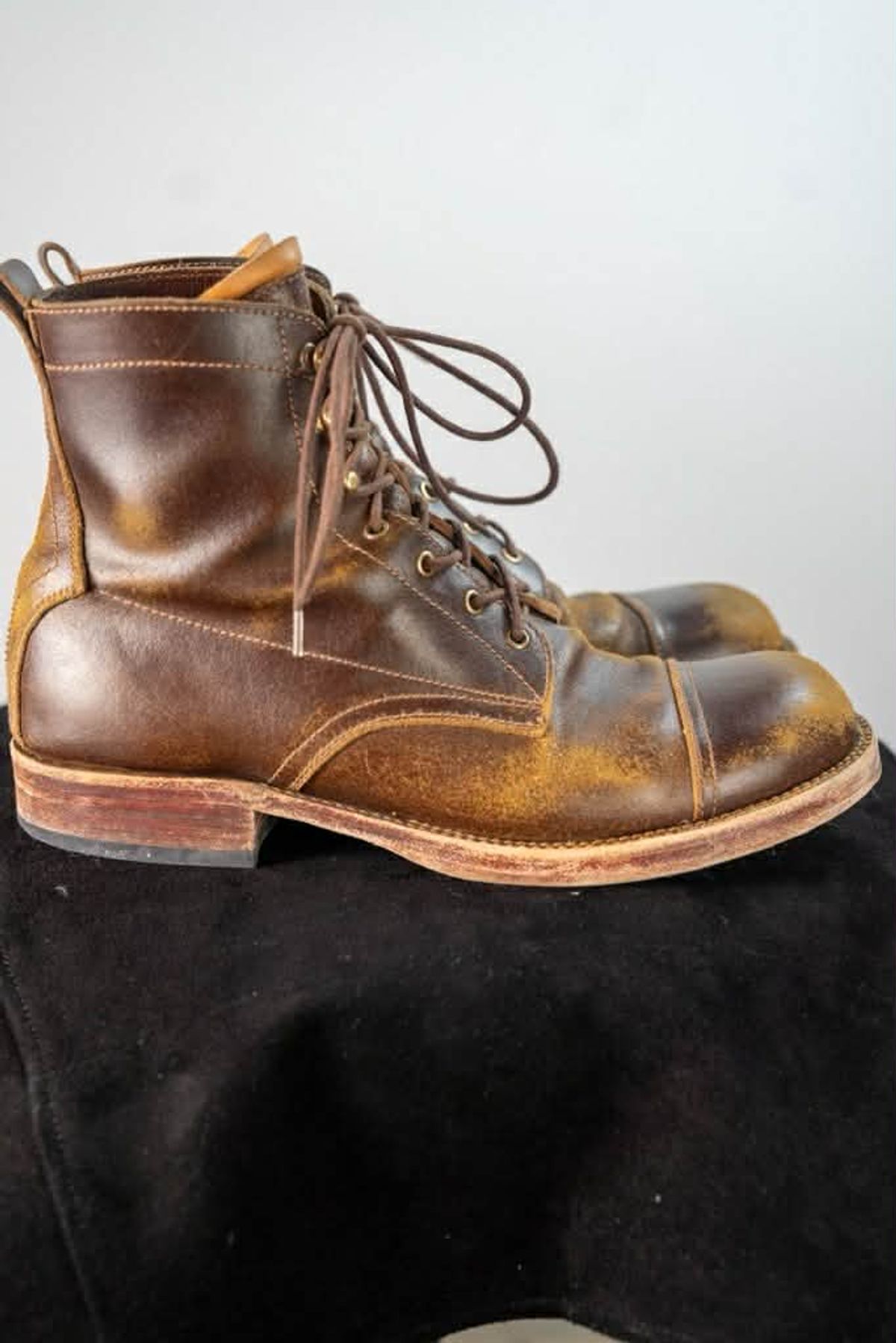 Photo by varnu on February 3, 2026 of the Caswell Boot Company x Fortis in Horween Tan Waxed Flesh.