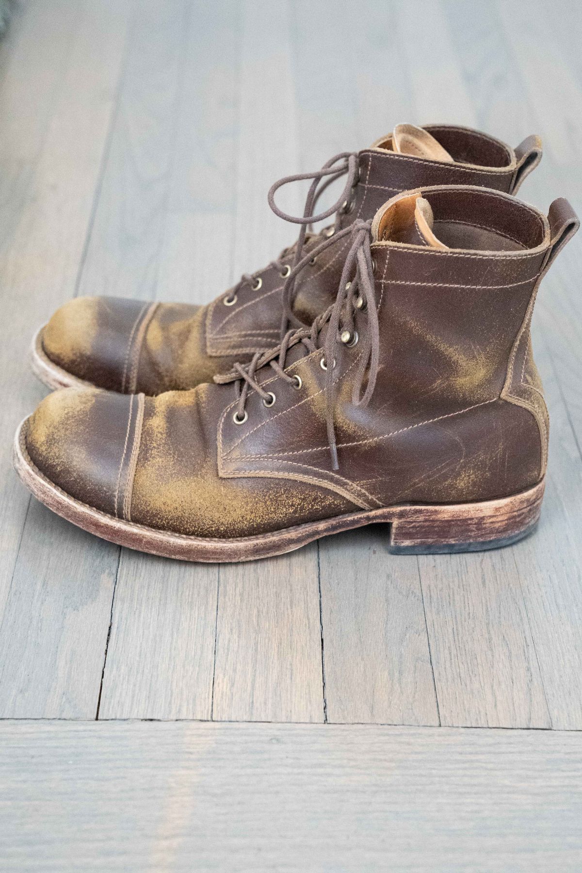 Photo by varnu on March 6, 2026 of the Caswell Boot Company x Fortis in Horween Tan Waxed Flesh.