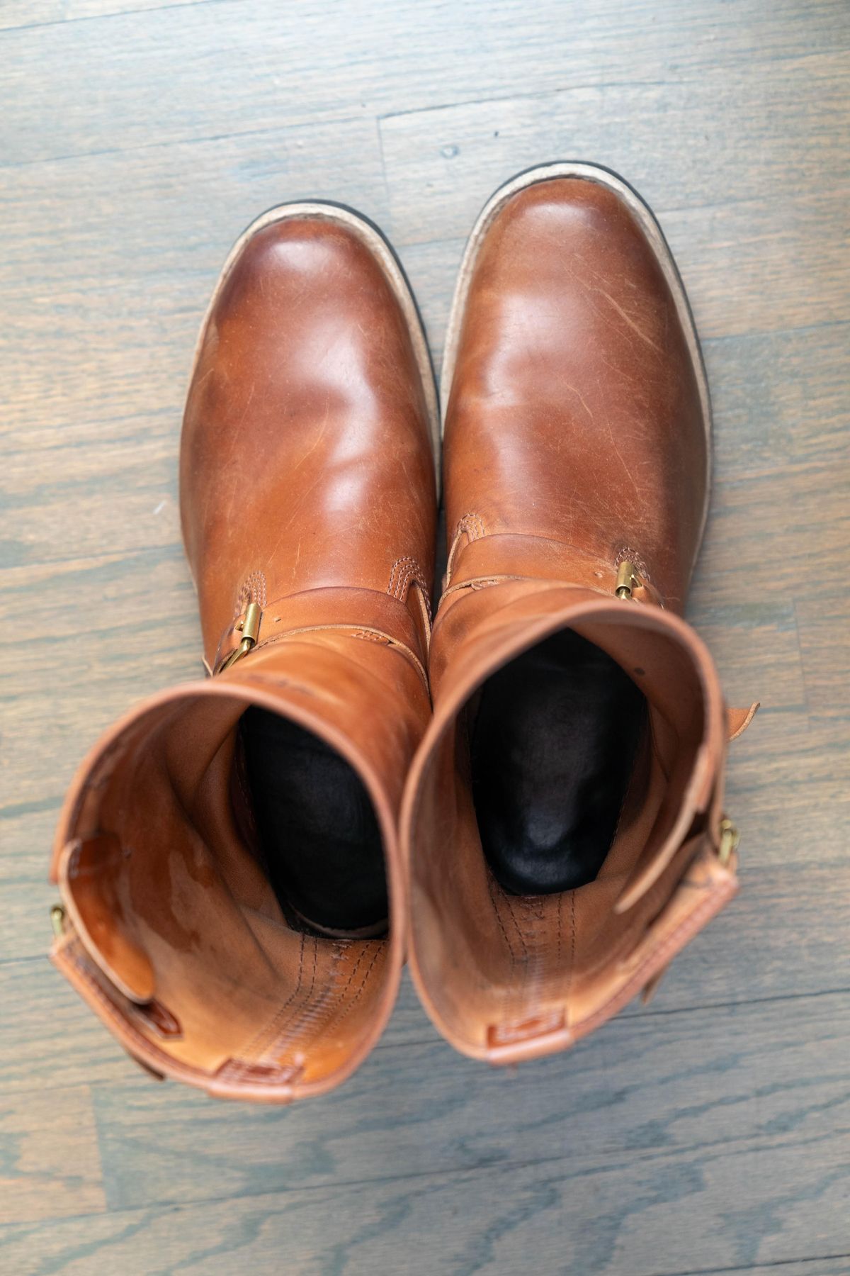 Photo by varnu on November 4, 2025 of the Wesco Mister Lou in Shinki Unglazed Natural Shell Cordovan.