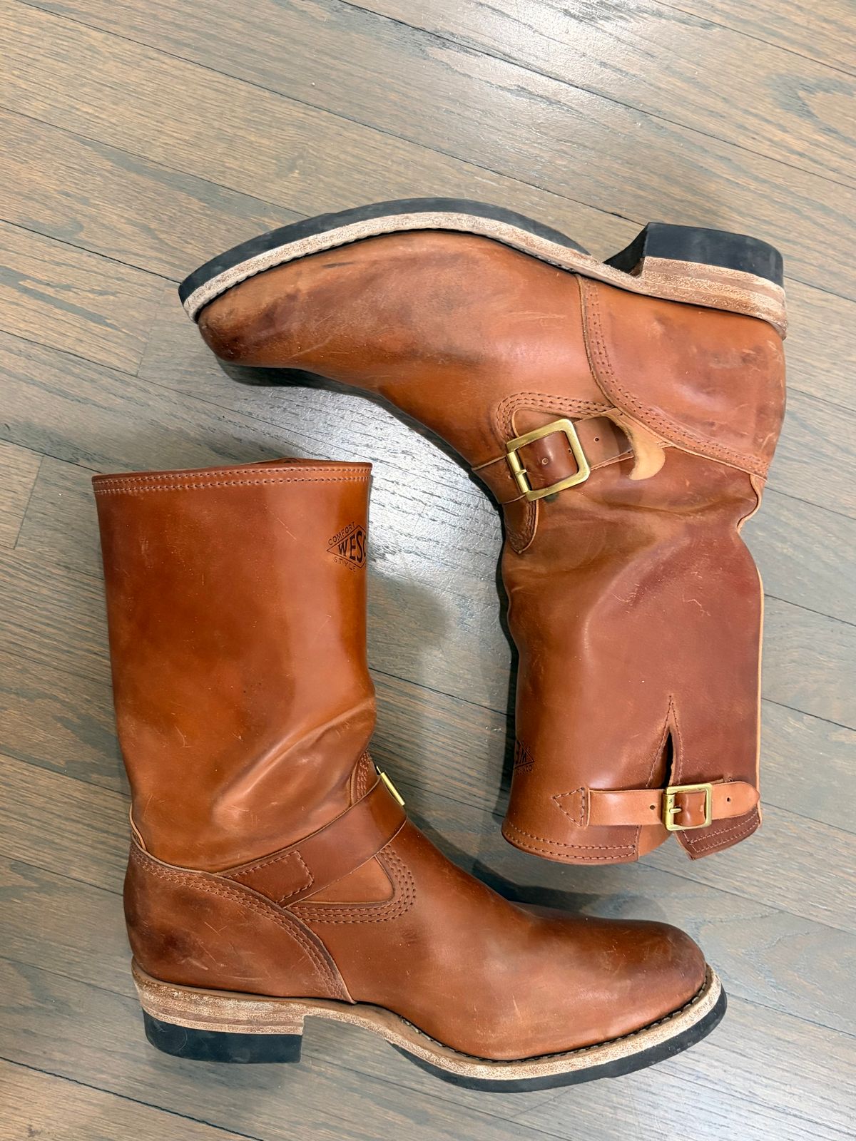 Photo by varnu on January 3, 2026 of the Wesco Mister Lou in Shinki Unglazed Natural Shell Cordovan.