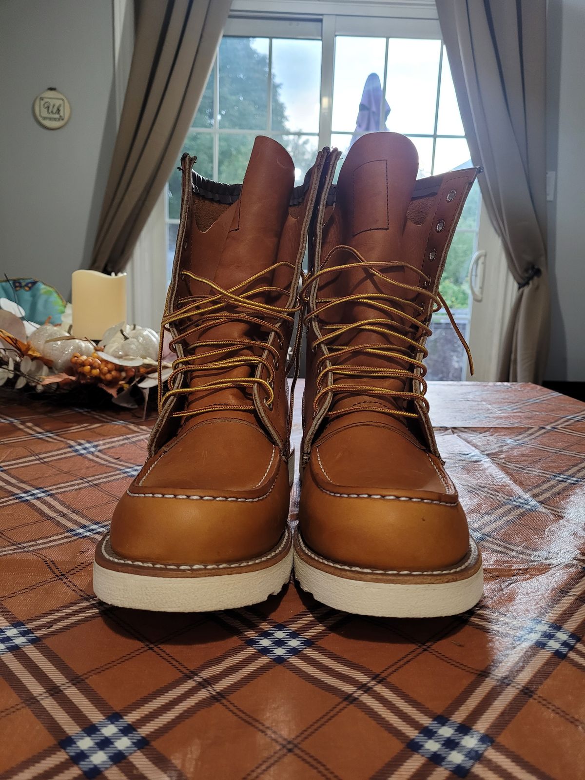 Photo by hicksmat on October 1, 2022 of the Red Wing 8-Inch Classic Moc in S.B. Foot Oro Legacy.
