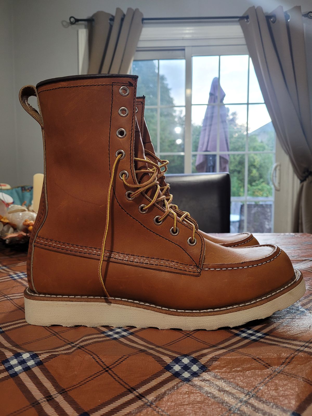 Photo by hicksmat on October 1, 2022 of the Red Wing 8-Inch Classic Moc in S.B. Foot Oro Legacy.