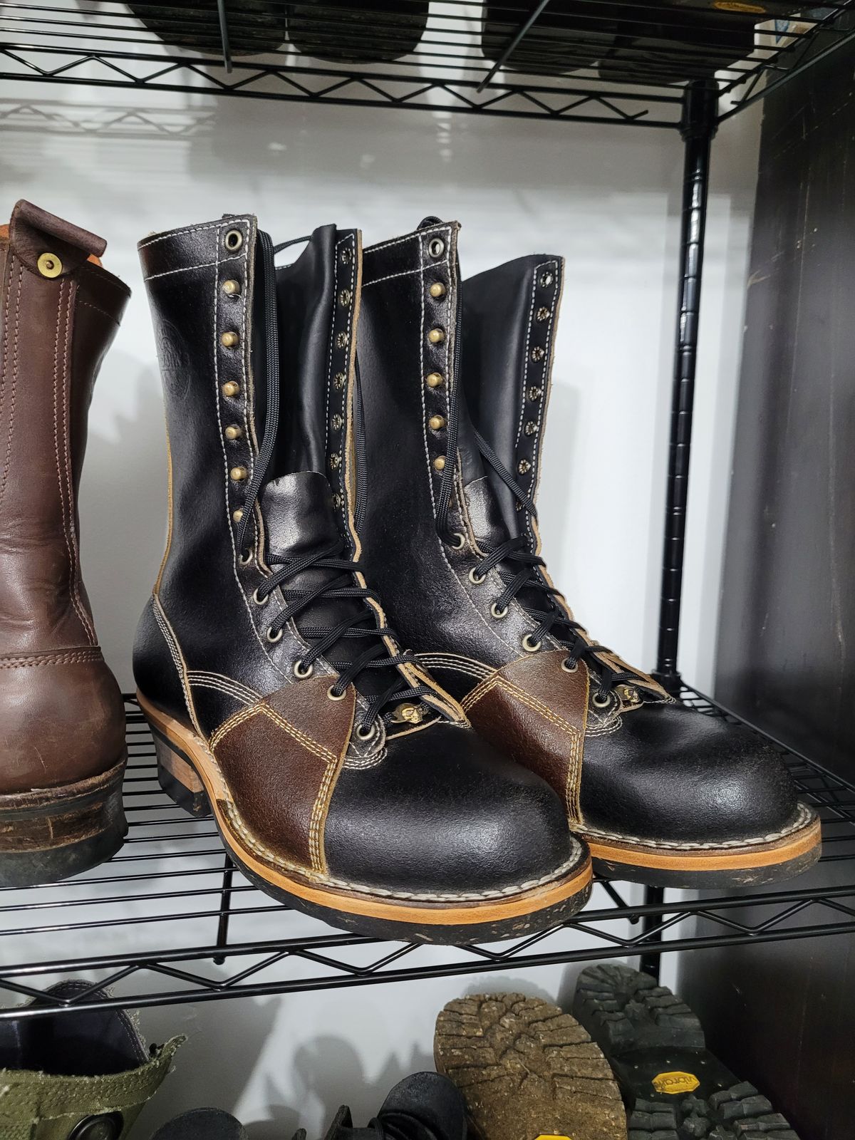 Photo by Schmittworks on October 1, 2024 of the Frank's Boots Lace-To-Toe in Horween Black Waxed Flesh & Horween Cinnamon Waxed Flesh.
