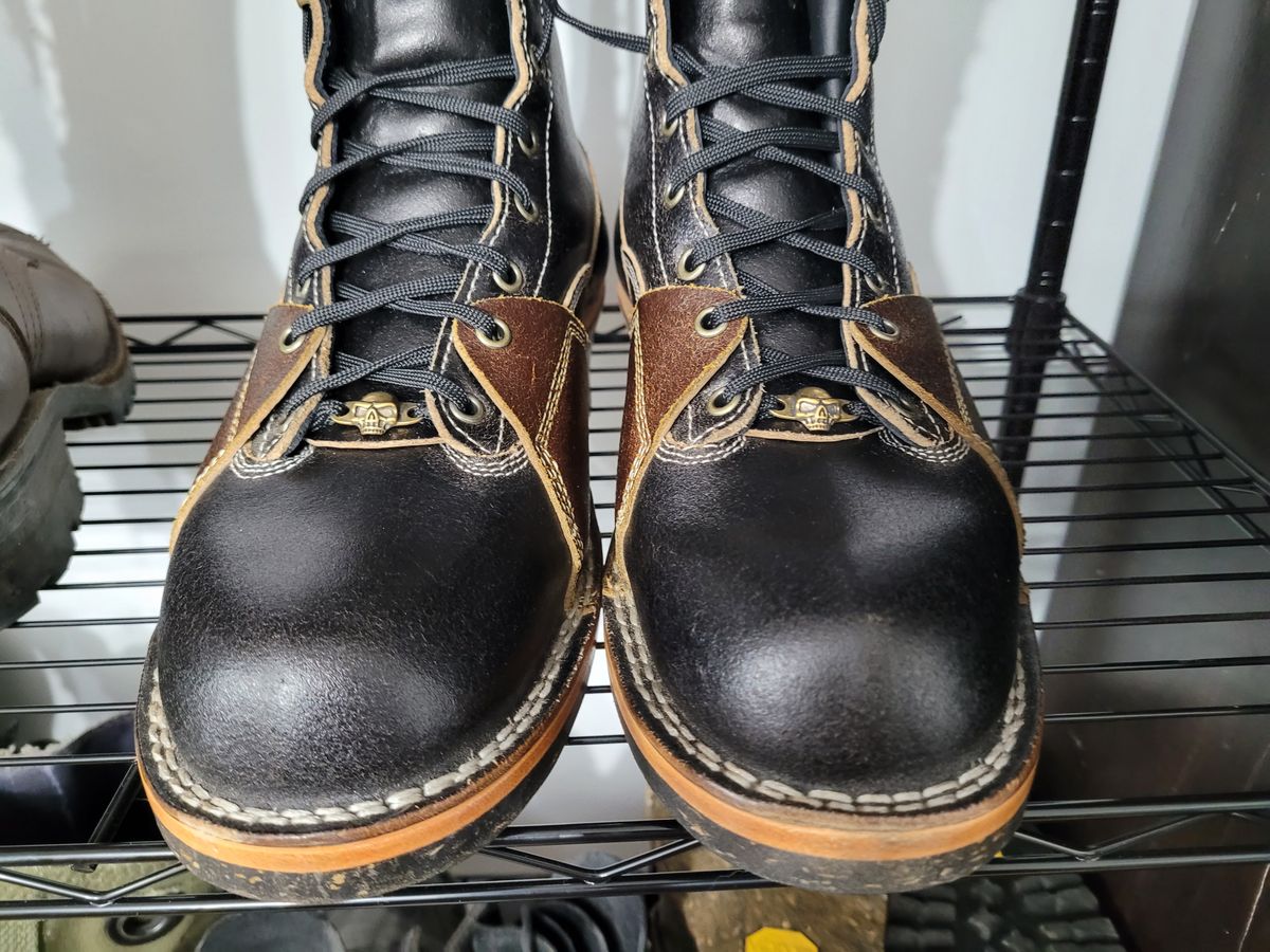 Photo by Schmittworks on October 1, 2024 of the Frank's Boots Lace-To-Toe in Horween Black Waxed Flesh & Horween Cinnamon Waxed Flesh.