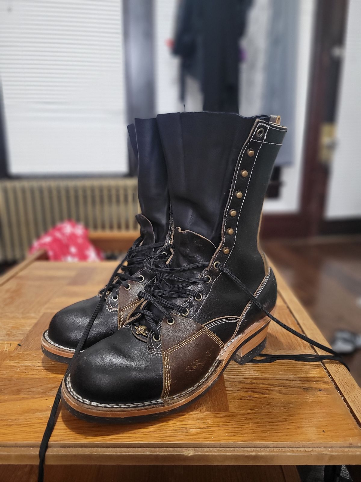 Photo by Schmittworks on October 6, 2024 of the Frank's Boots Lace-To-Toe in Horween Black Waxed Flesh & Horween Cinnamon Waxed Flesh.