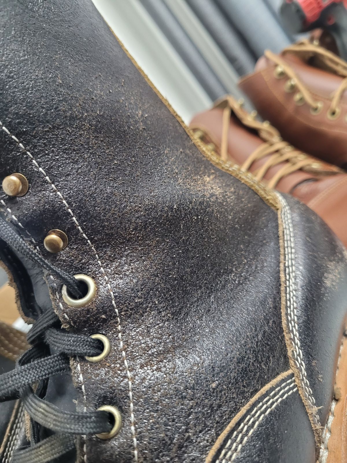 Photo by Schmittworks on November 19, 2024 of the Frank's Boots Lace-To-Toe in Horween Black Waxed Flesh & Horween Cinnamon Waxed Flesh.
