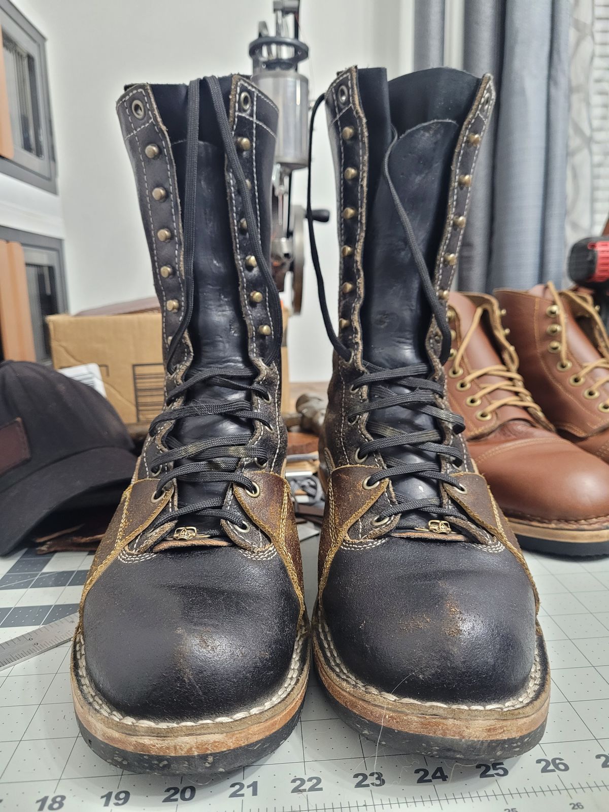 Photo by Schmittworks on November 19, 2024 of the Frank's Boots Lace-To-Toe in Horween Black Waxed Flesh & Horween Cinnamon Waxed Flesh.